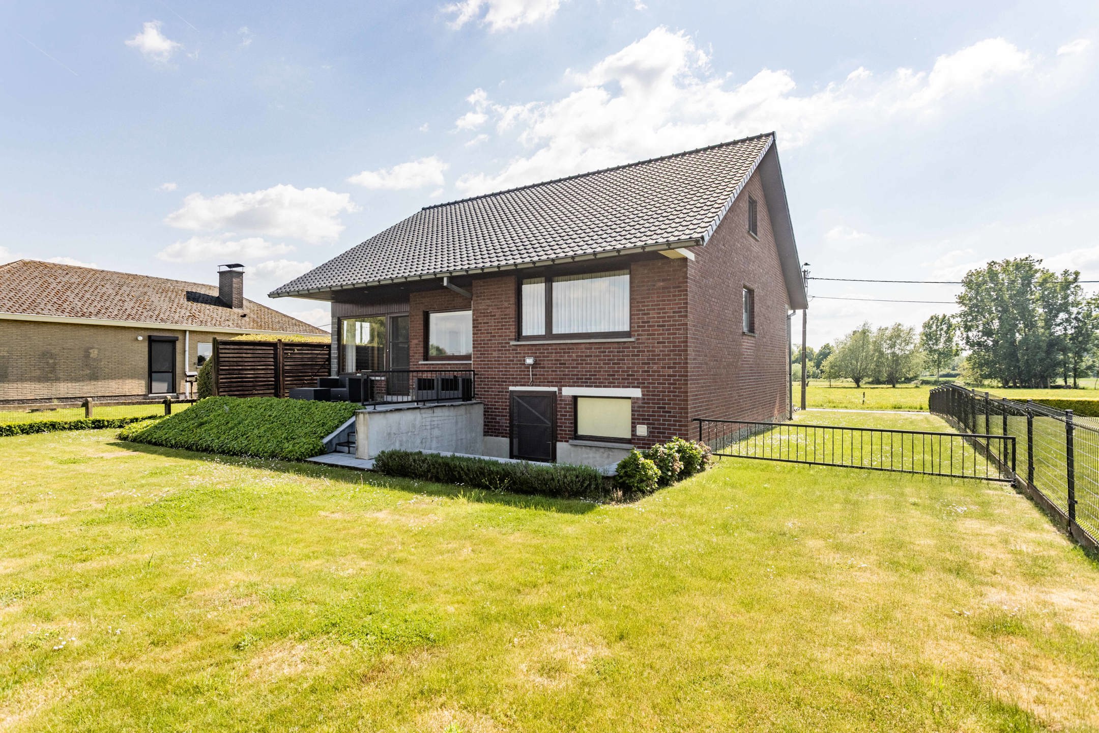 Solide alleenstaande woning op een prachtige locatie foto 28