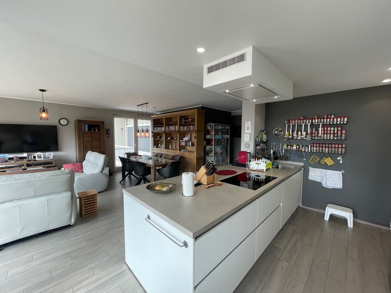 Genk, Jan Habexlaan 17 bus 2: Ruim, modern en energiezuinig appartement met 3 slaapkamers, 3 terrassen en autostaanplaats. foto 9