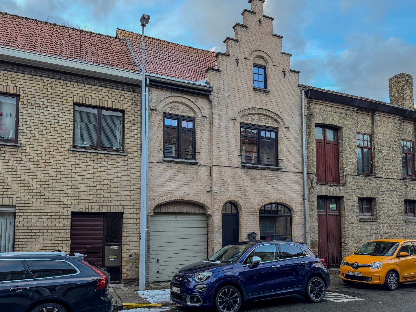 Woning met 3 slaapkamers, garage en gezellig stadstuintje met berging. foto {{pictureIndex}}