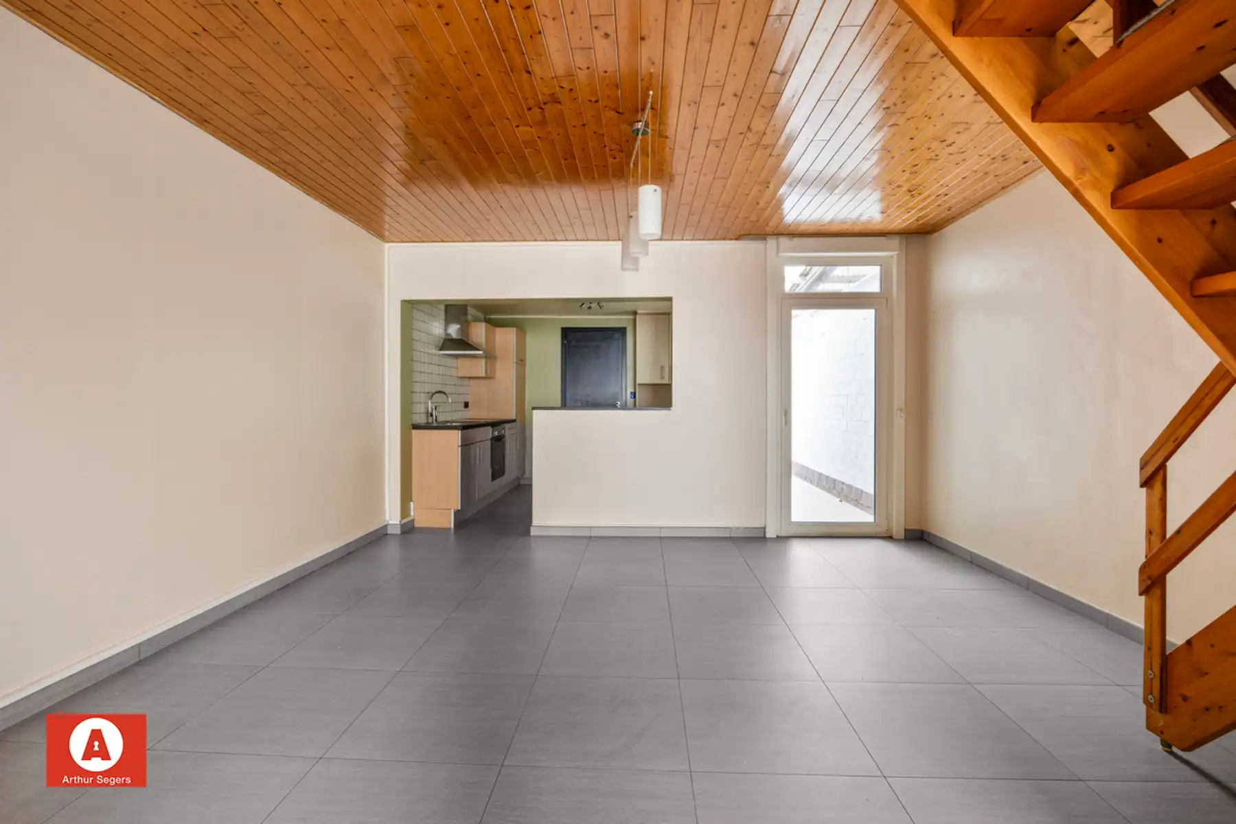 Instapklare gezinswoning pal bij centrum Buggenhout. foto 7