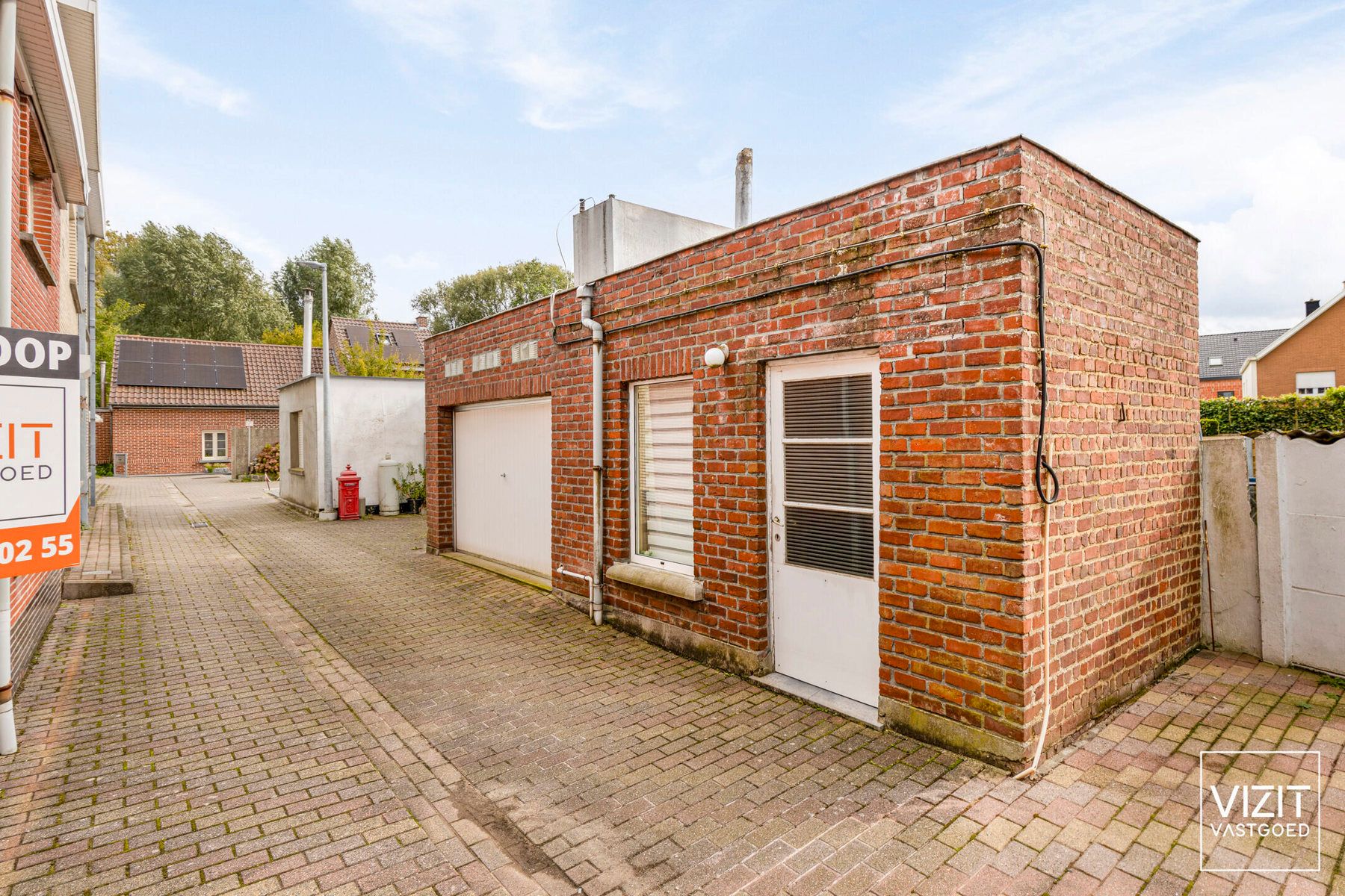 Volledig te renoveren woonhuis met garage foto 3