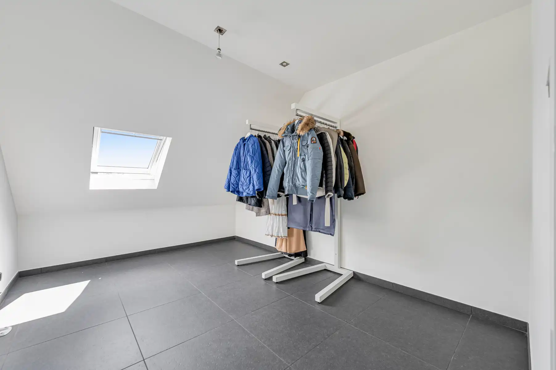 ruime woning met 7 slaapkamers, garage en prachtige tuin foto 15