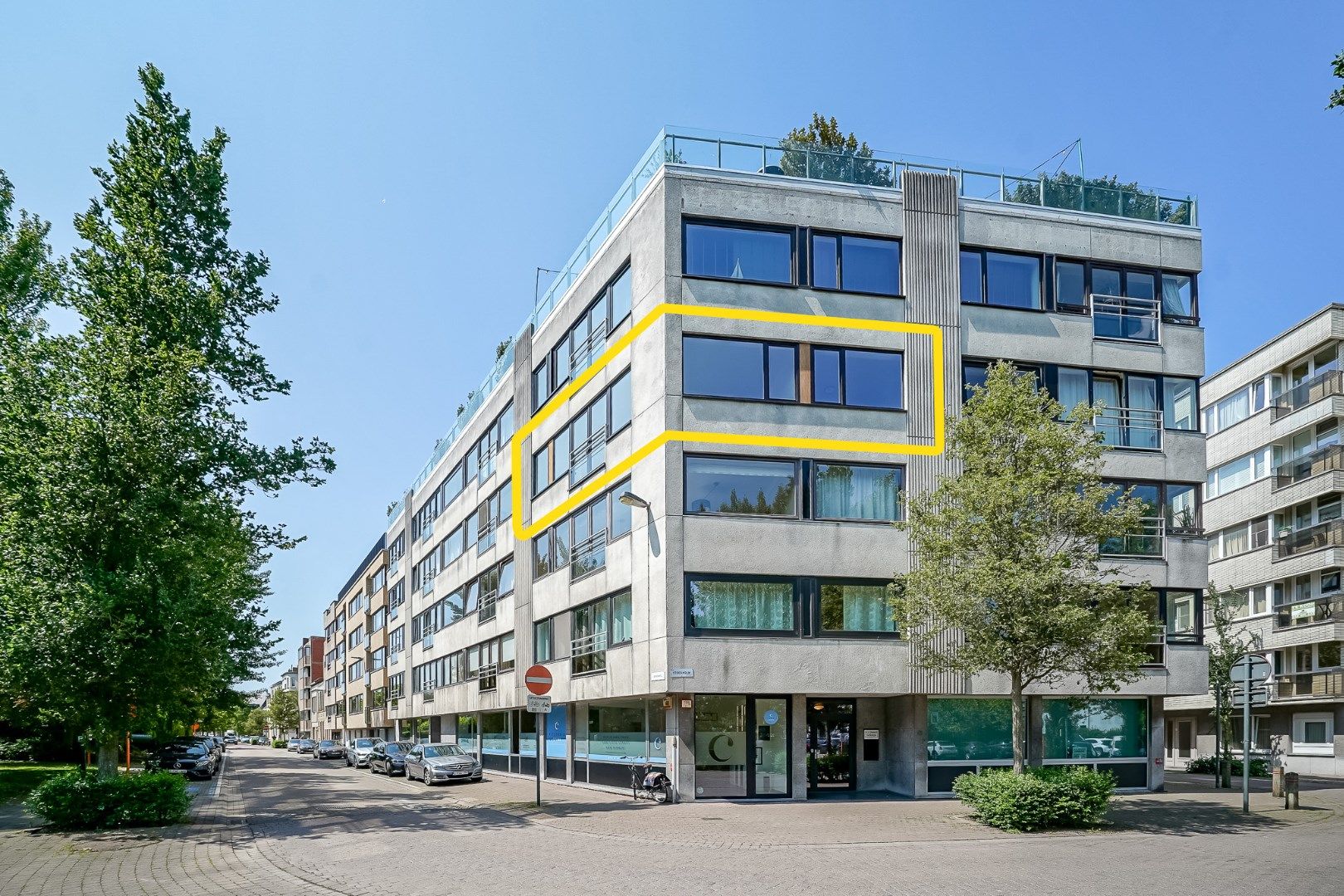 Stijlvol gerenoveerd 2-slaapkamerappartement in Centrum Oostende foto 2