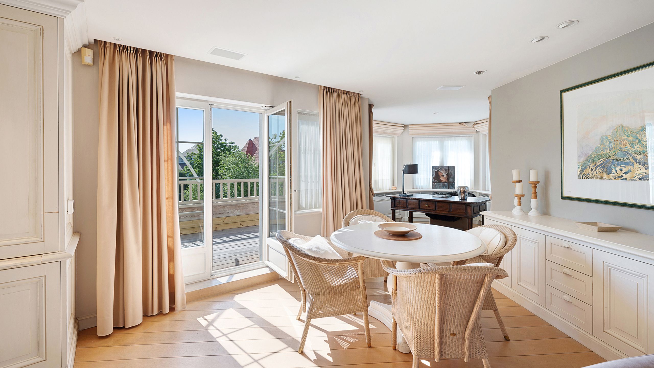 Prachtig HOEKAPPARTEMENT in een elegante villaresidentie... foto 5