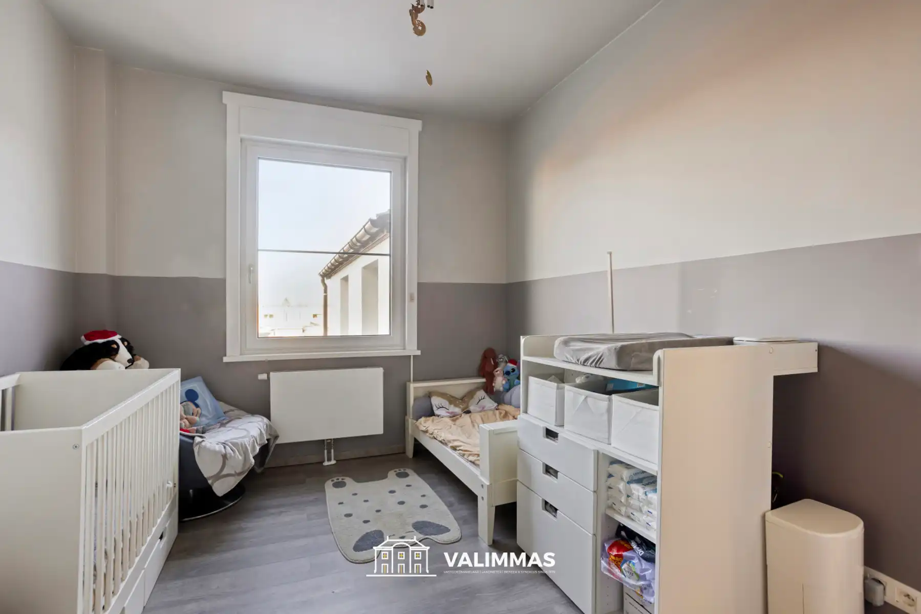 Totaal gerenoveerde woning met parking en mooie tuin... foto 18