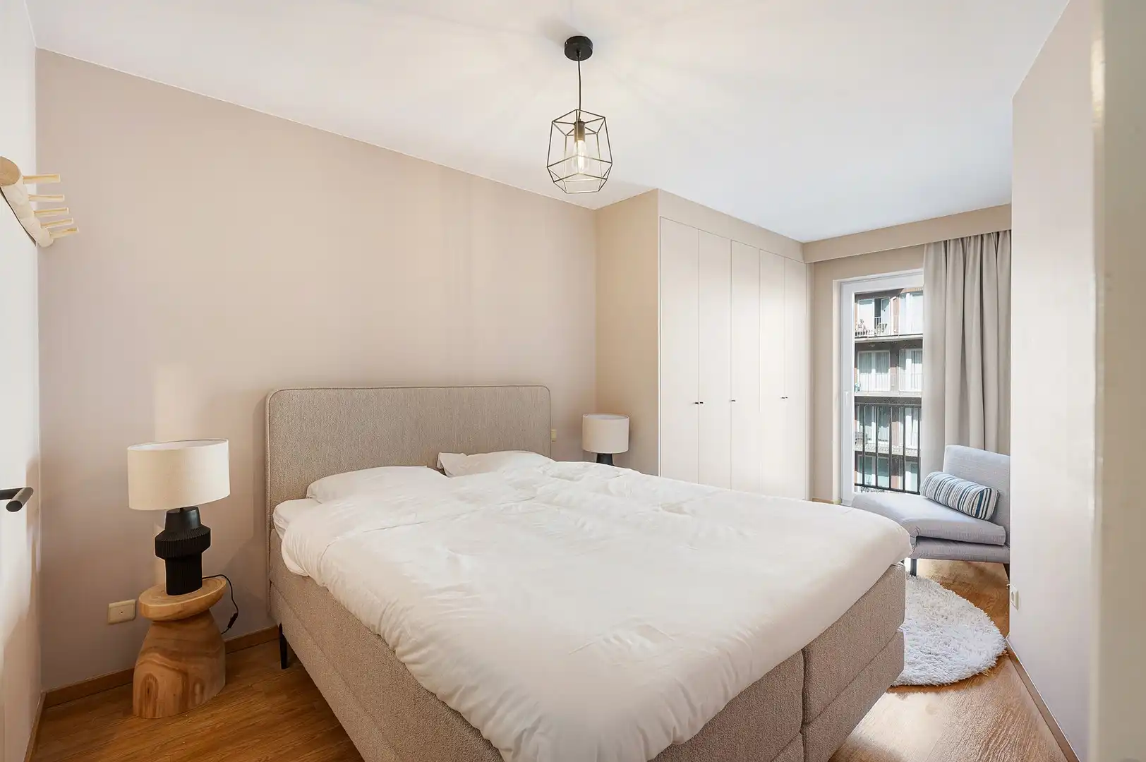 Ruim 2-slaapkamerappartement met twee terrassen nabij de zee. foto 17