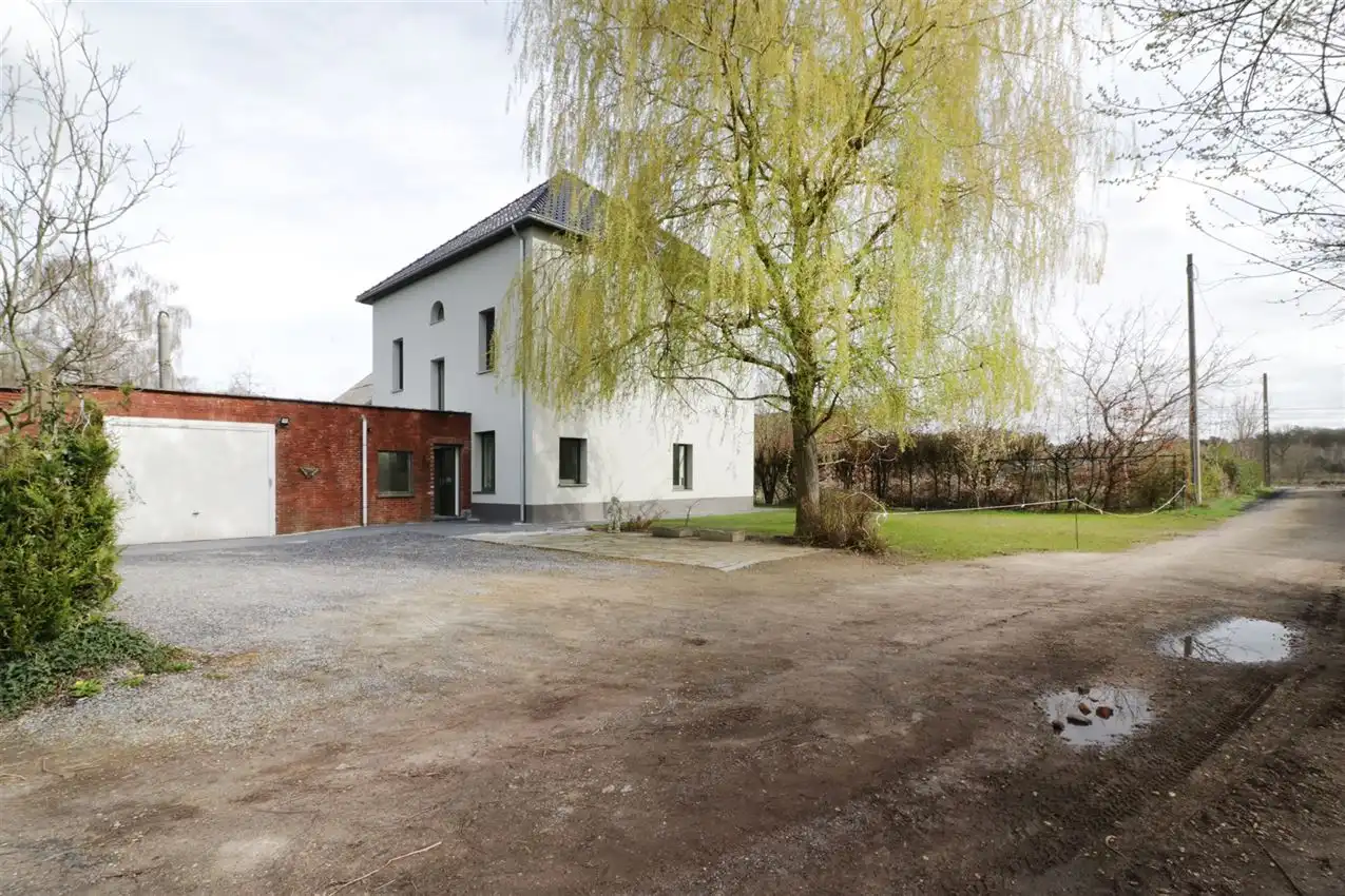 Gerenoveerde woning met 4 slpk, tuin, garage foto 48