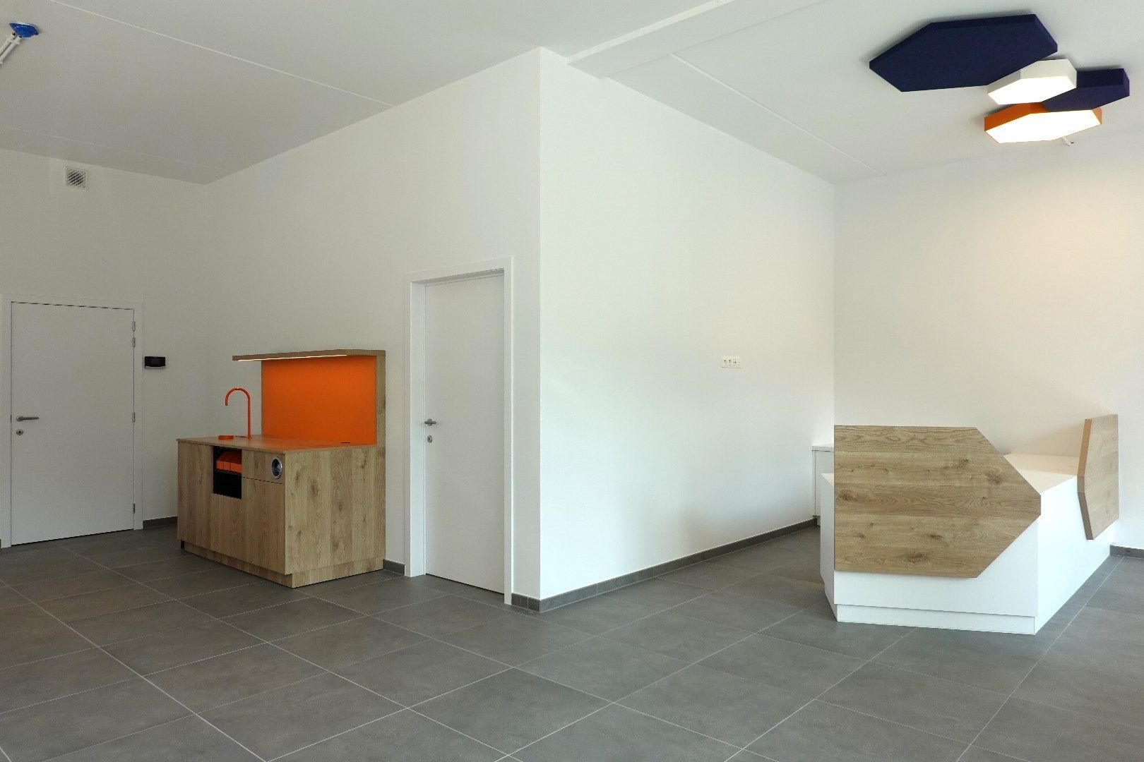 Modern handelspand op toplocatie in Torhout foto 4