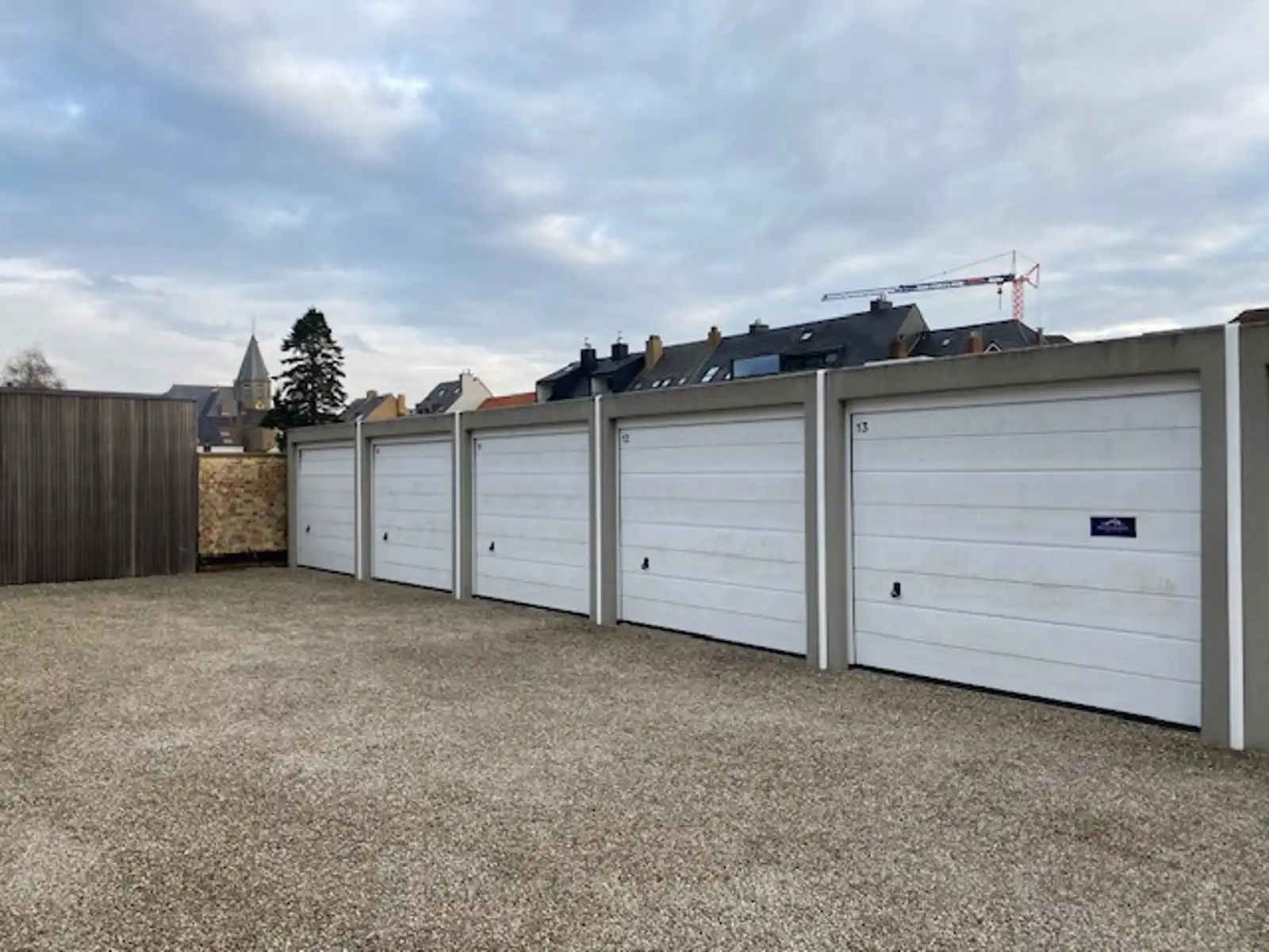 Ruime Garagebox in centrum van Oostkamp foto {{pictureIndex}}