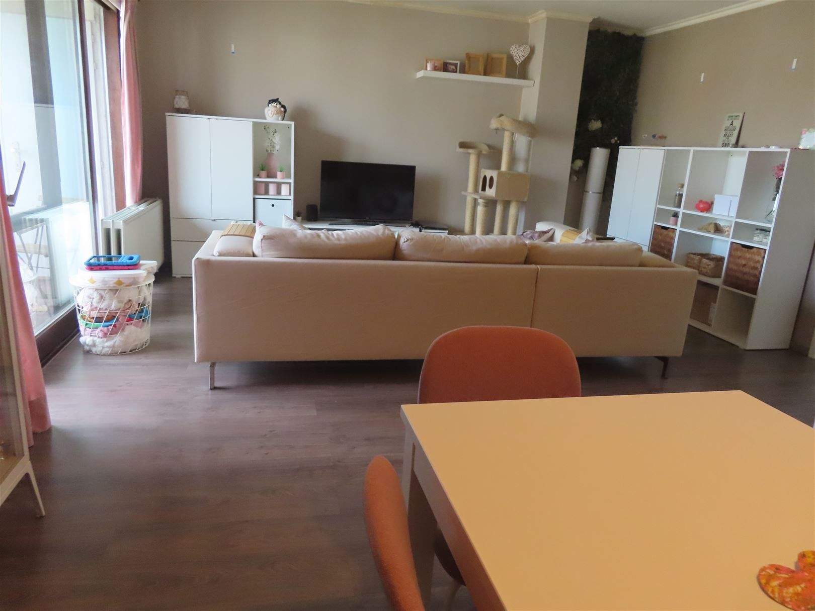 Instapklaar 2 slaapkamerappartement mét terras! foto 5