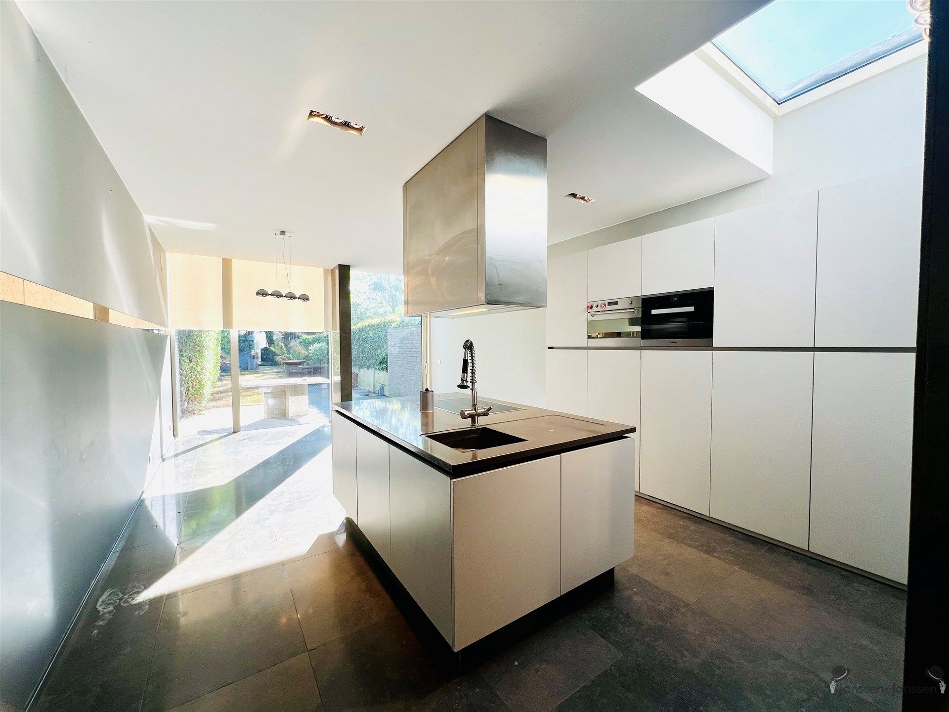 Rijwoning met 3 slaapkamers & tuin foto 7