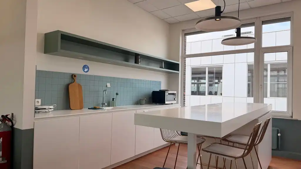 Mooi instapklaar kantoor te huur in Ceka Center Antwerpen foto 3