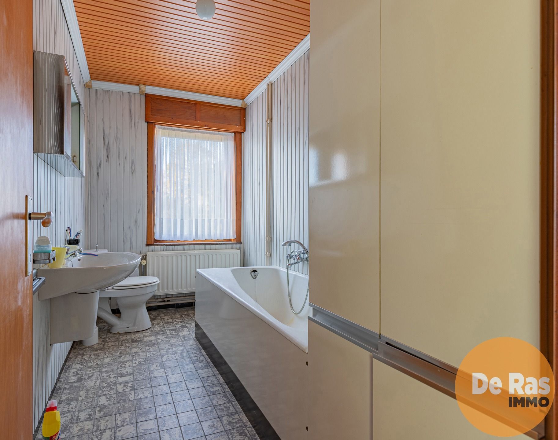 RESSEGEM - Stevige gezinswoning met 3 slpks, tuin en garage foto 12