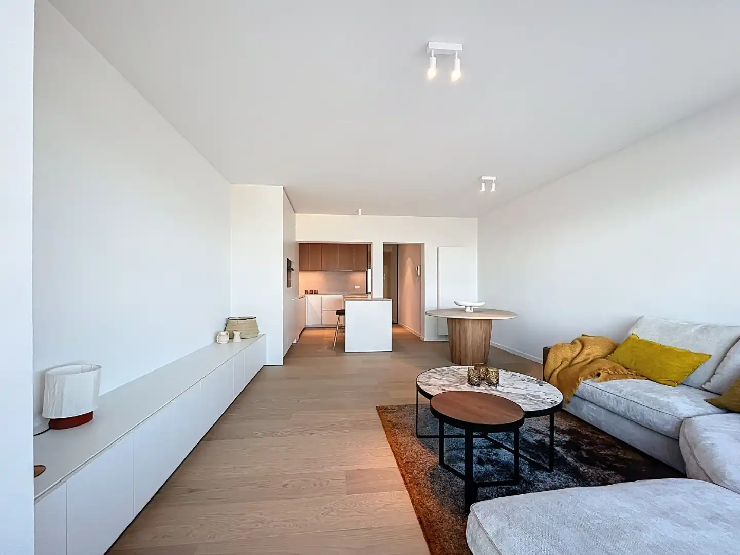 Gerenoveerd  twee slaapkamer appartement met frontaal zeezicht én centrale ligging foto 6