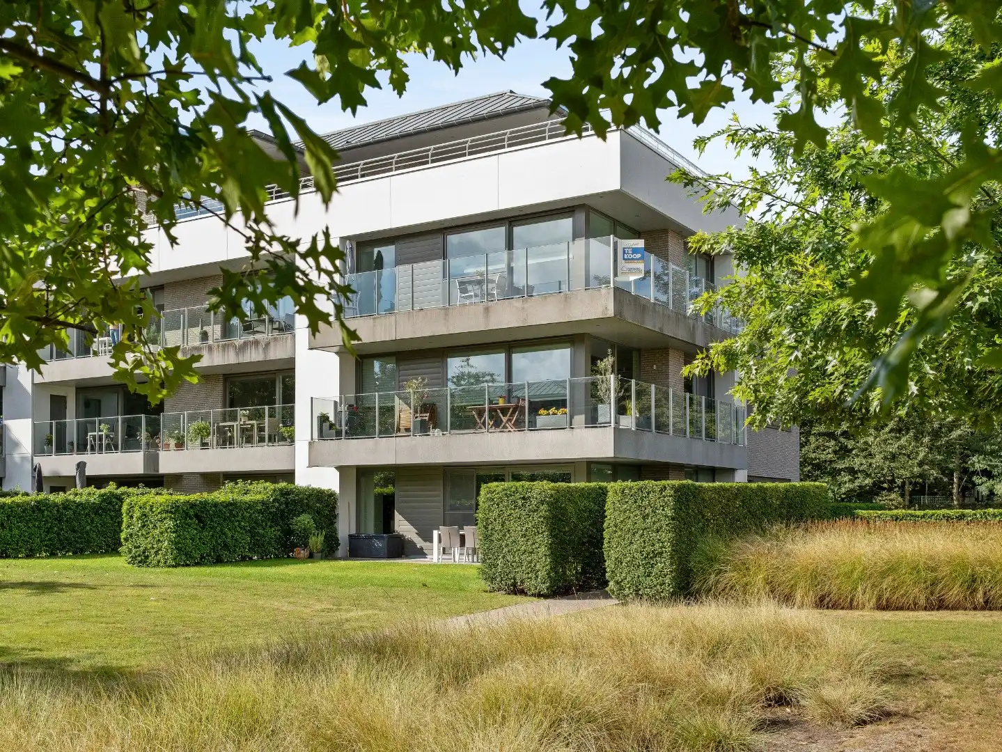 LUXE APPARTEMENT IN EEN OASE VAN RUST & GROEN foto {{pictureIndex}}