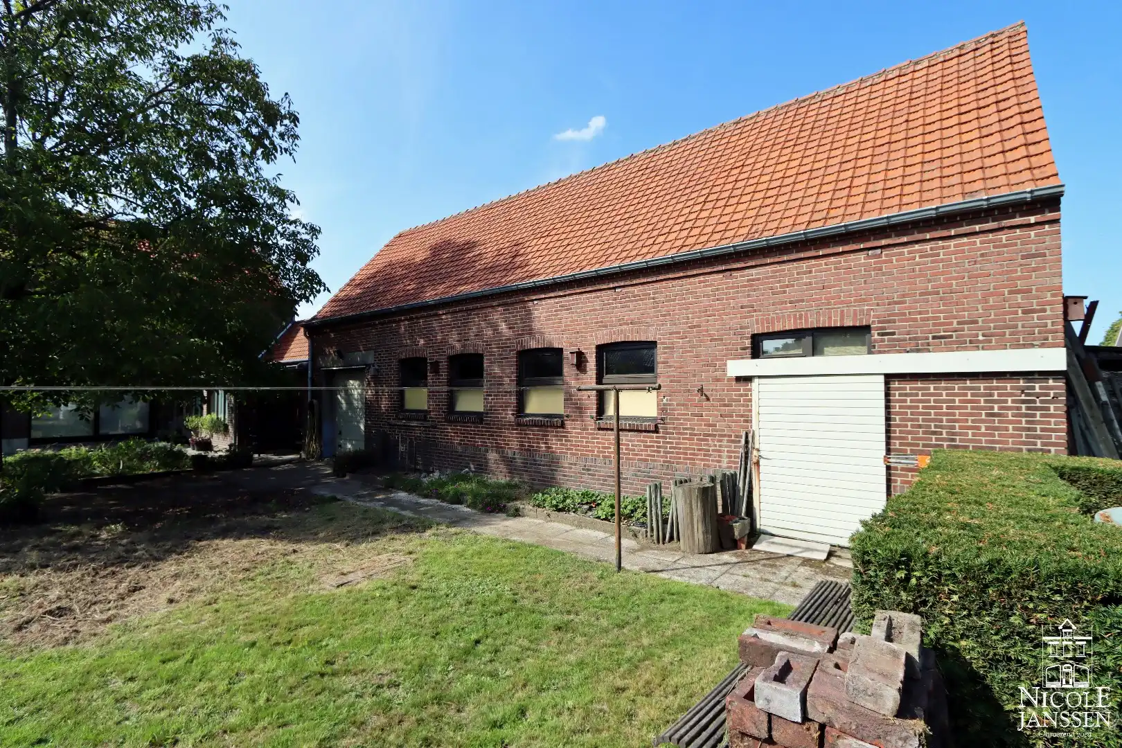 Karaktervolle woning met grote garage en werkhuis foto 15