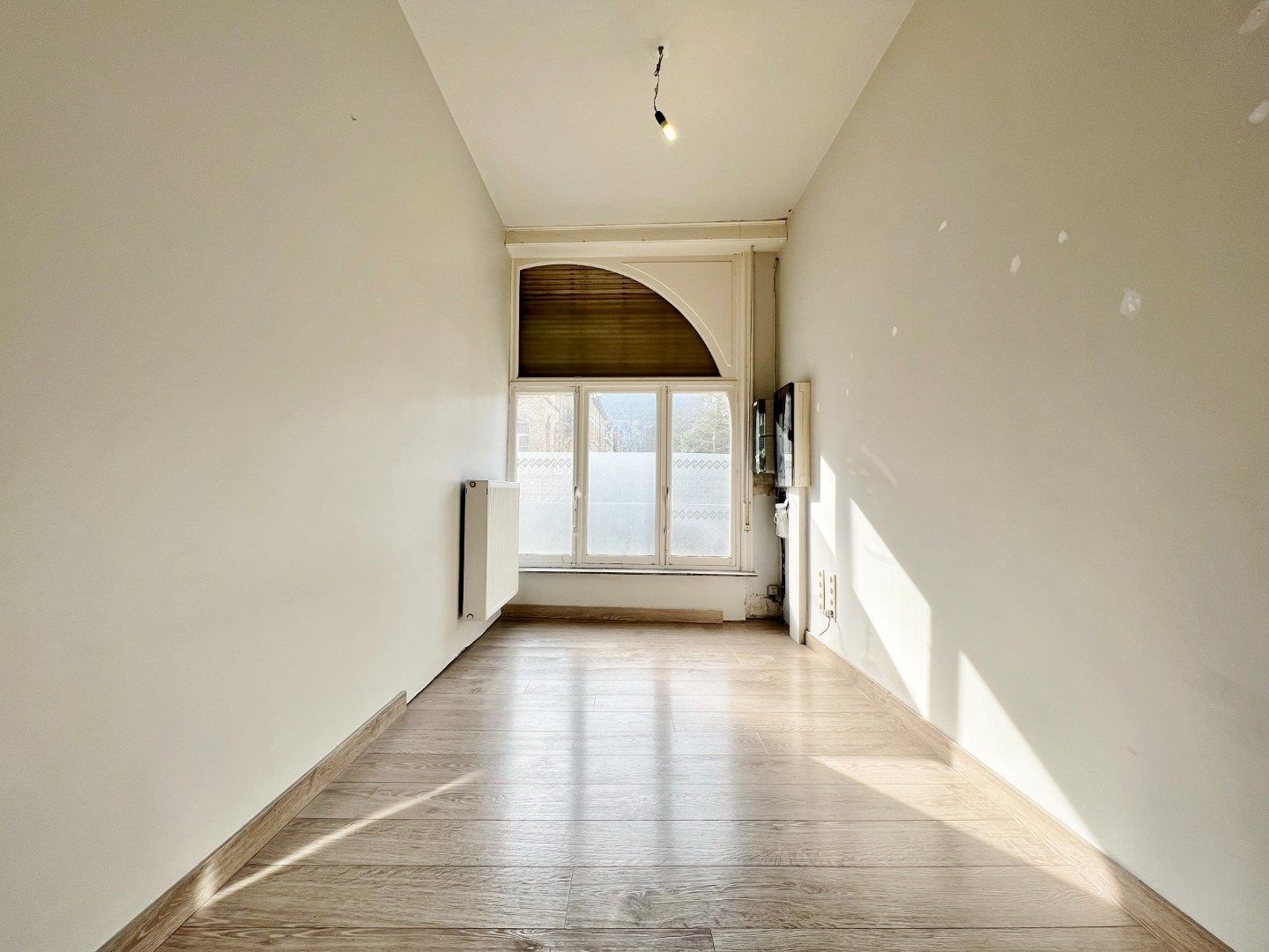 Rijwoning met 4 slaapkamers en koer  foto 3