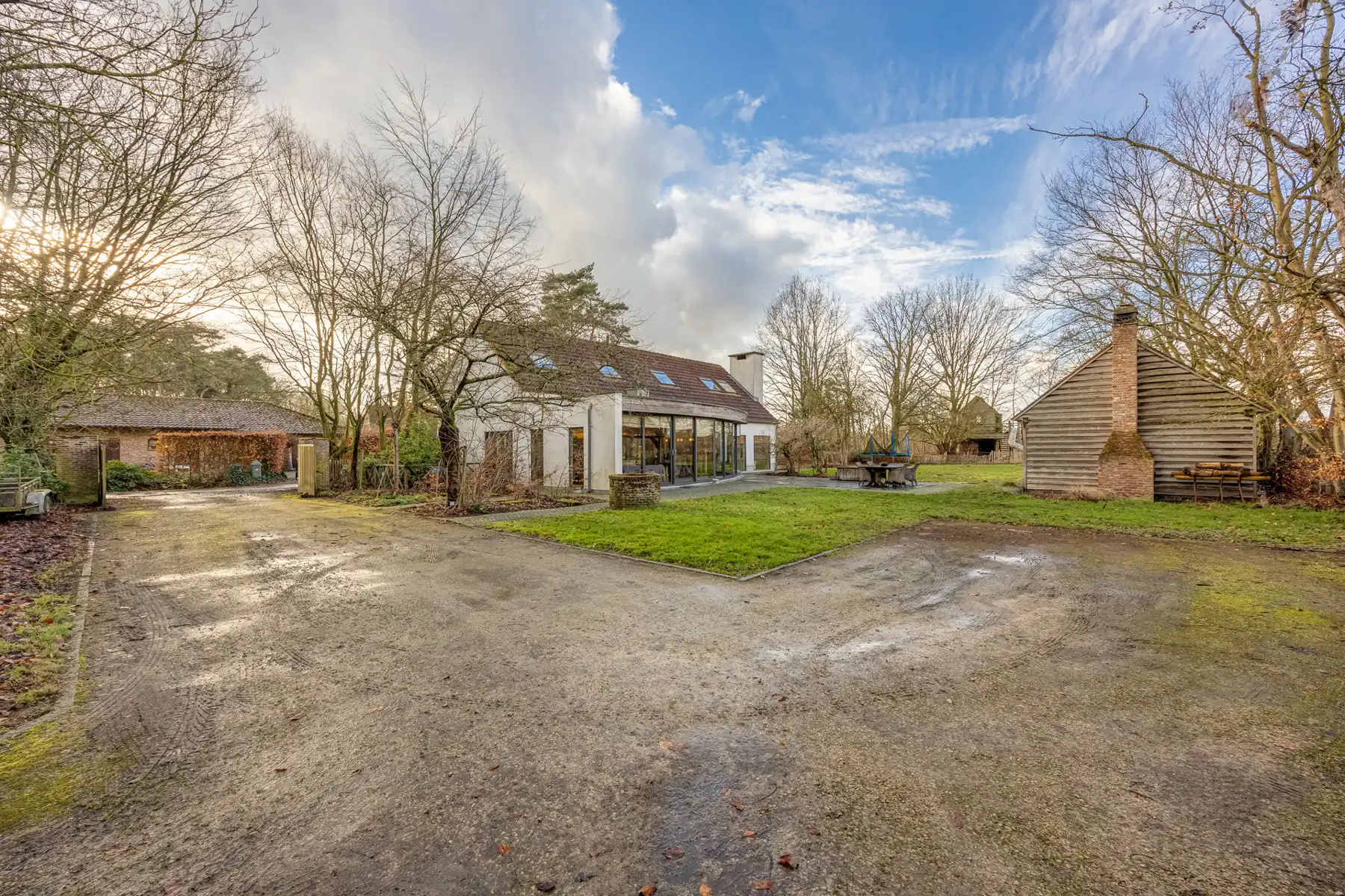Gerenoveerde hoeve met weiland en stallen op ca. 11 000 m²  foto 26