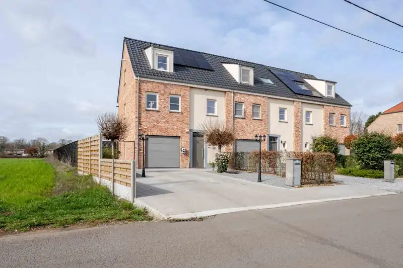 Energiezuinige halfopen woning met 3 slaapkamers. foto 2