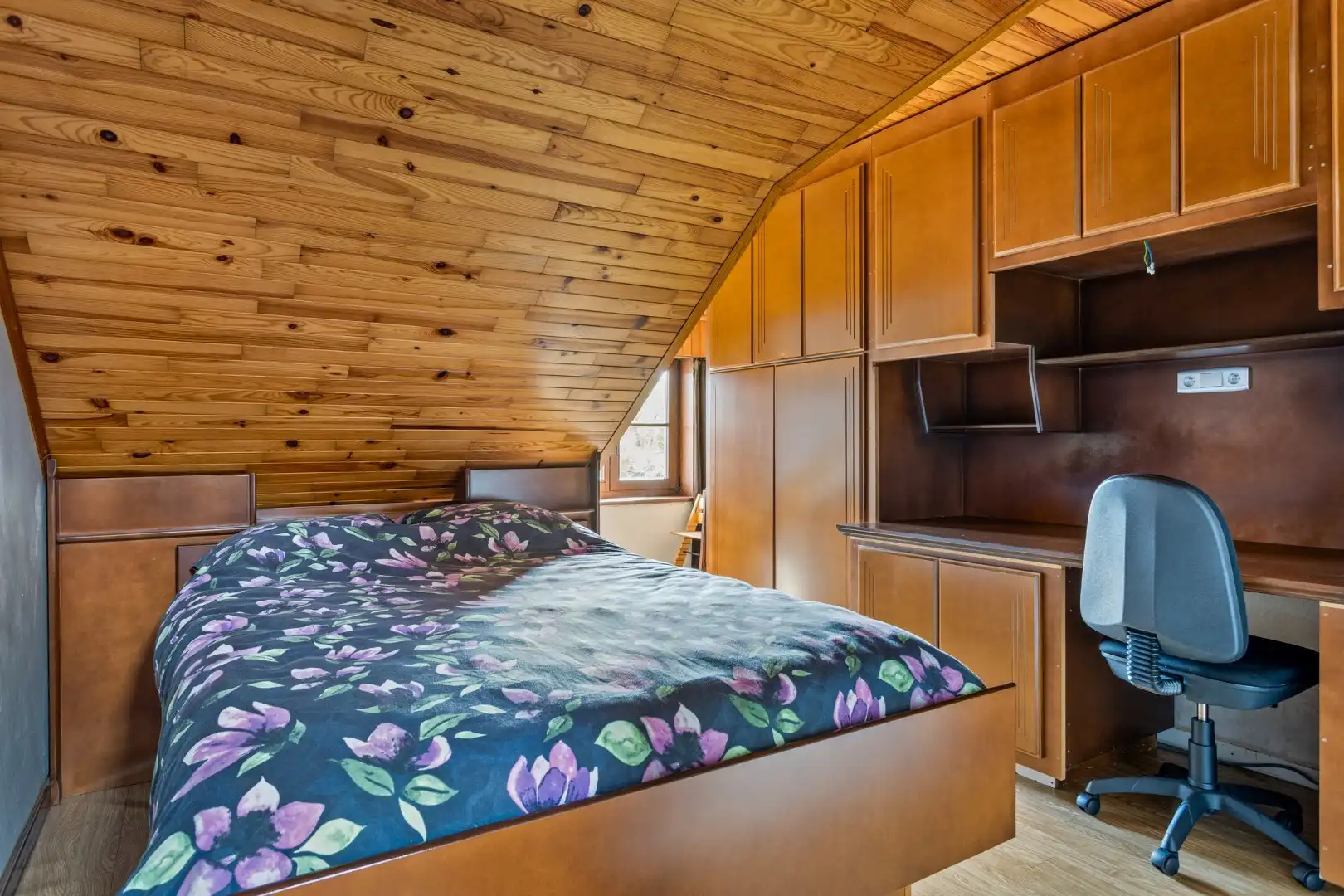 Onderkelderde woning met 4 slpks op 899 m² in een doodlopende straat te OLV Olen ! foto 26
