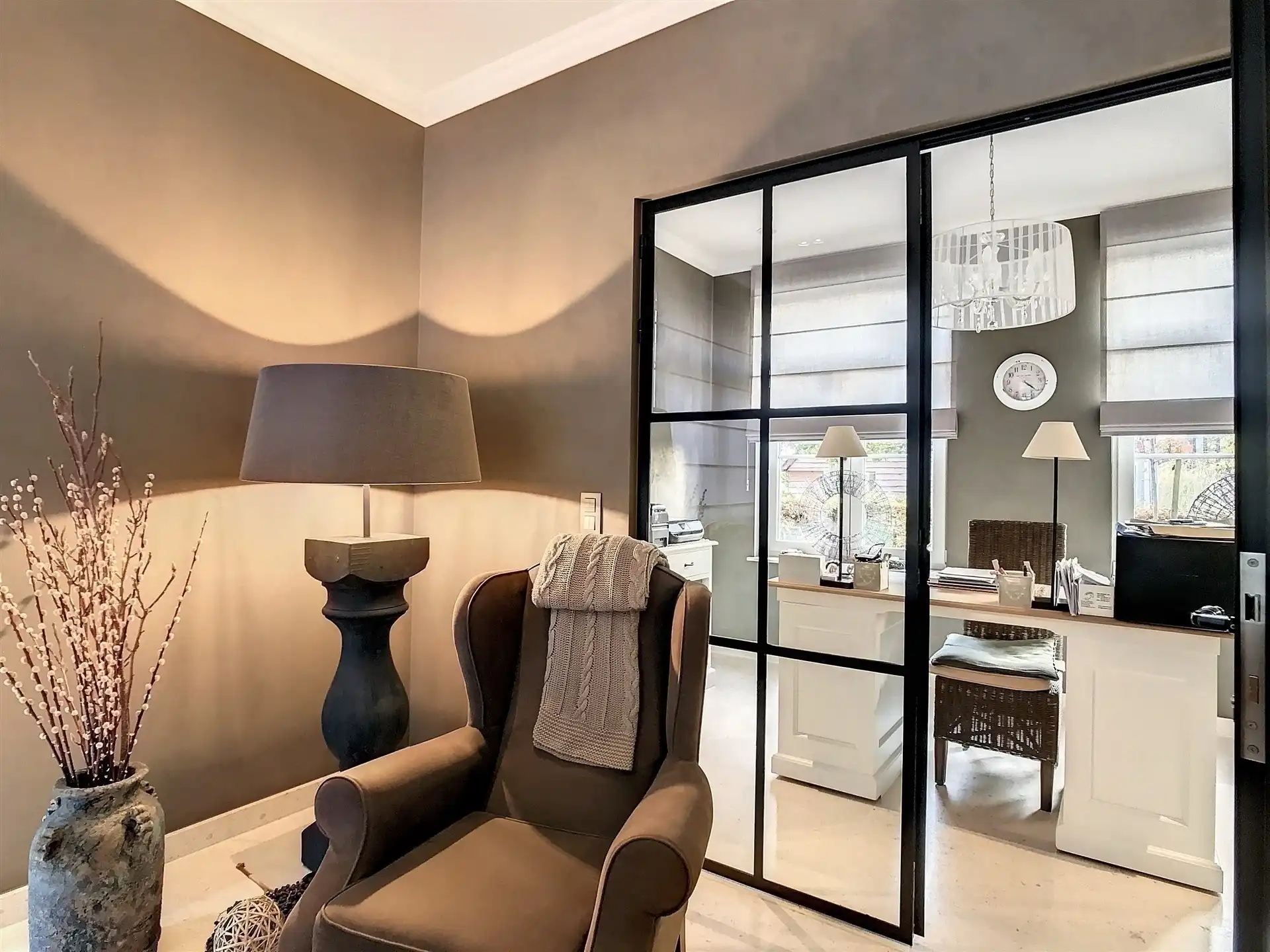 Hoogwaardig afgewerkte pastorijwoning met 6 paardenstallen  op 2563m² (optie extra grond) foto 8