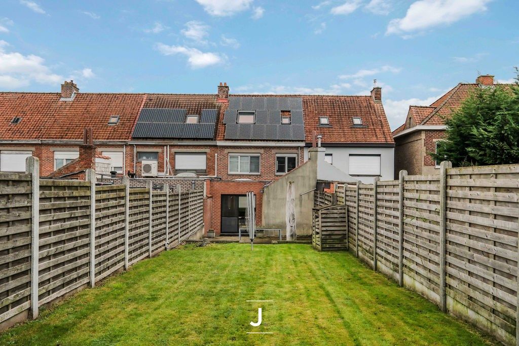 Gezellige gezinswoning met tuin en uitweg in rustige wijk foto 15