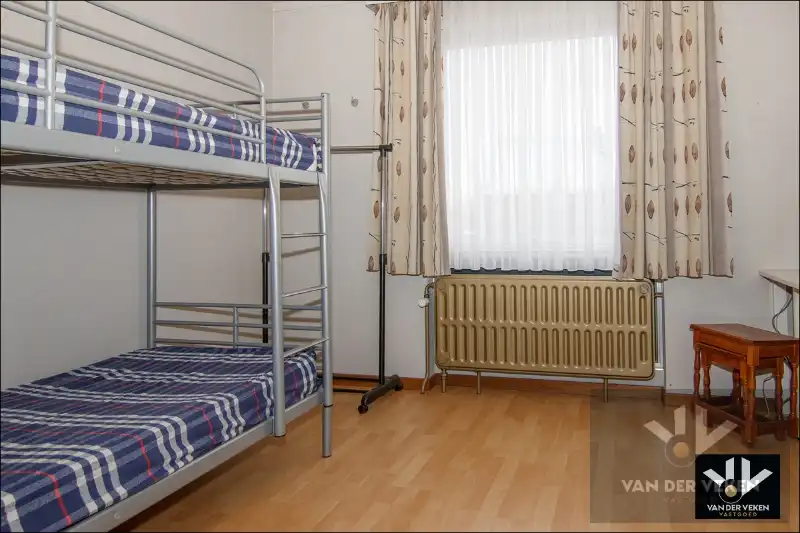 DEGELIJKE GEZINSWONING  MET GARAGE  IN DE SINT-CATHARINAWIJK foto 11