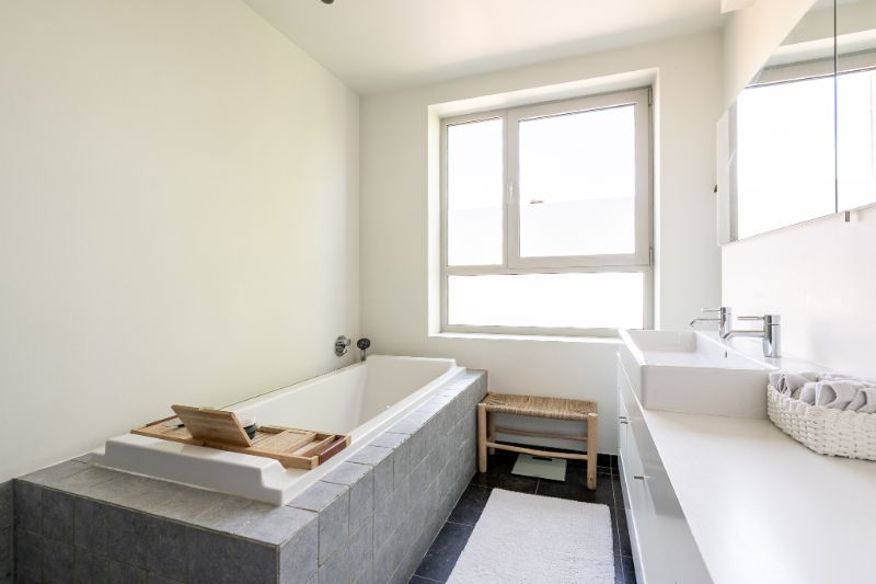 Instapklare, luxueus afgewerkte woning met tuin en polyvalente ruimte op toplocatie foto 9