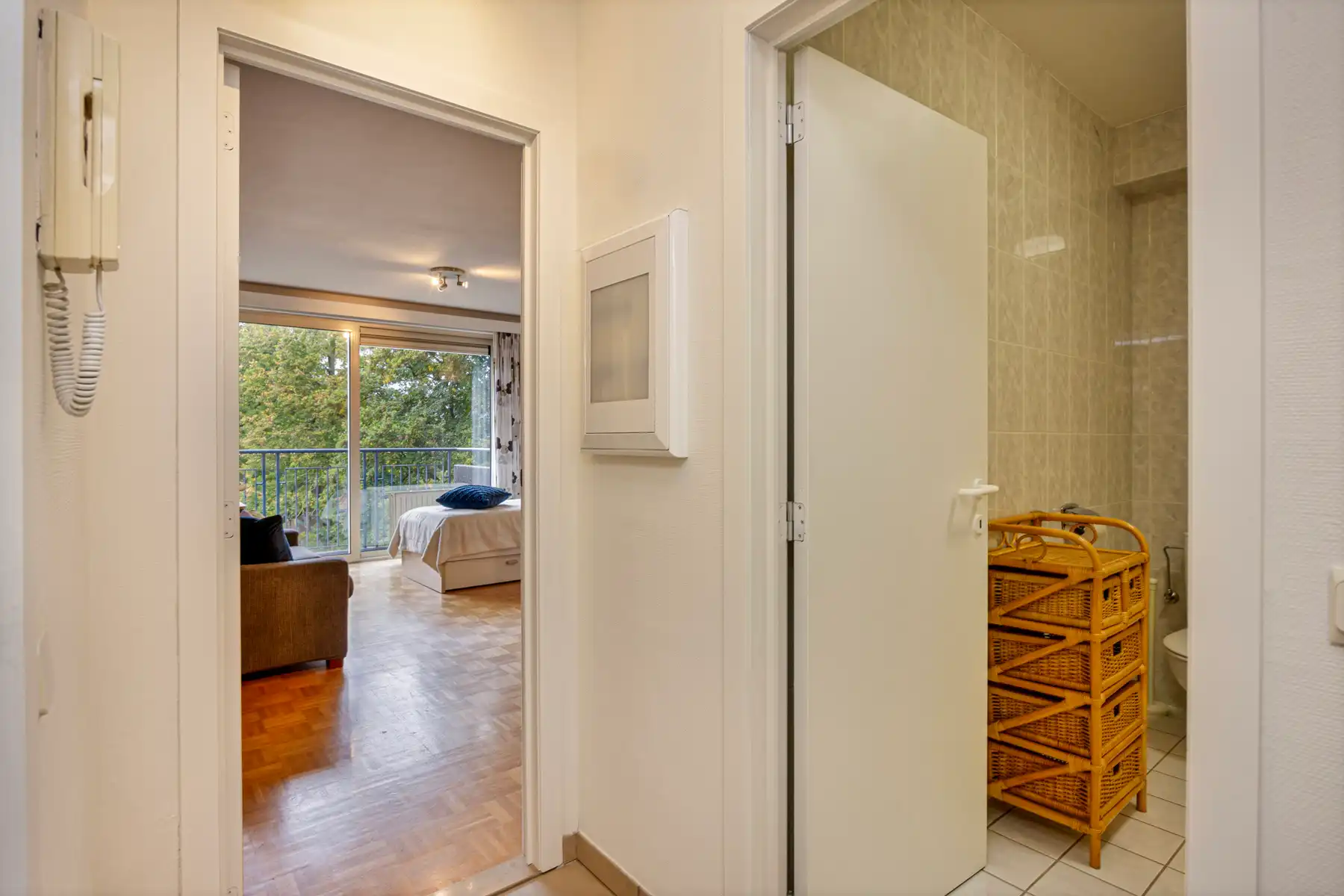 Ruime studio Leuven met groen verzicht foto 8