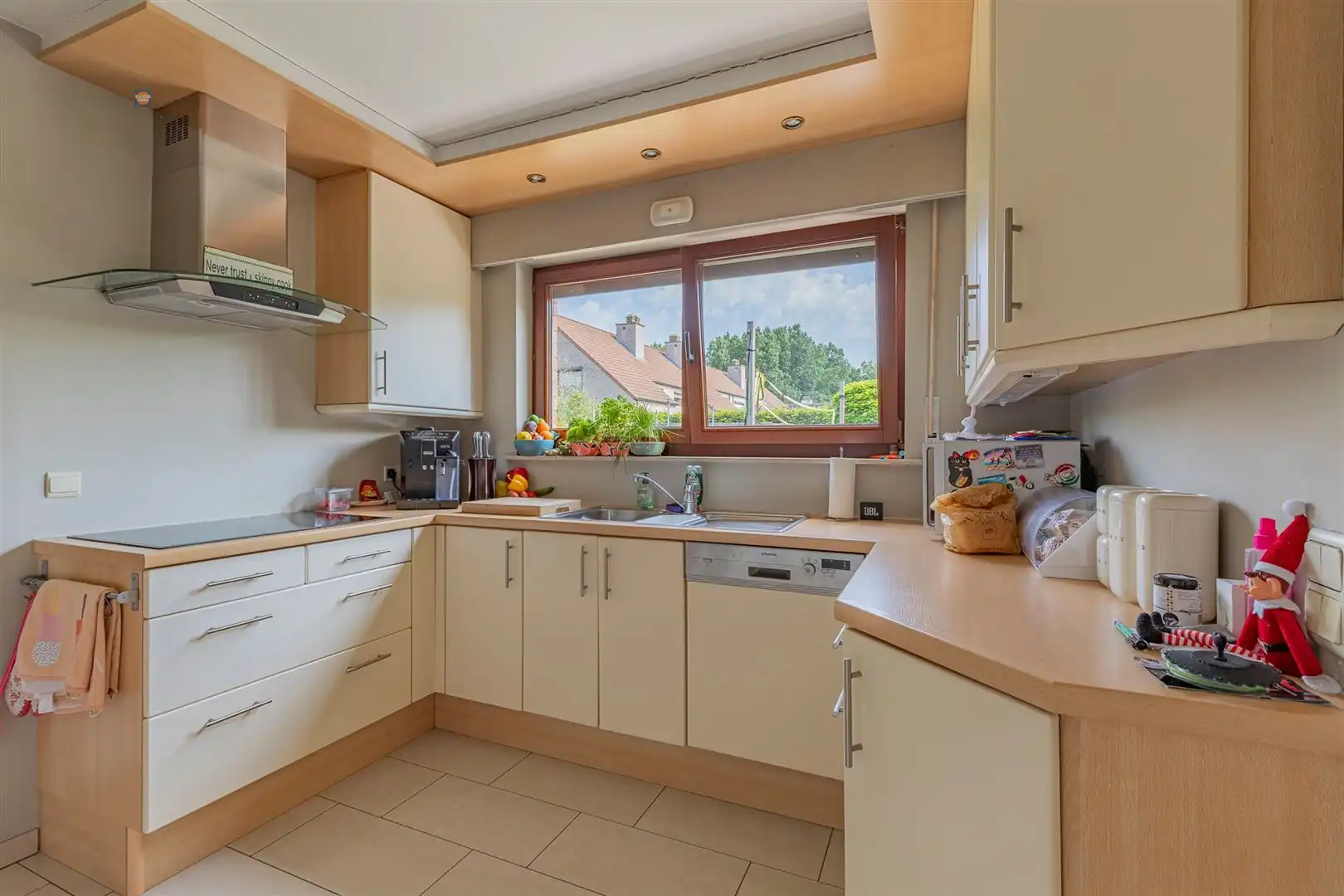 Open bebouwing met 3 slpk en grote tuin in rustige wijk foto 5