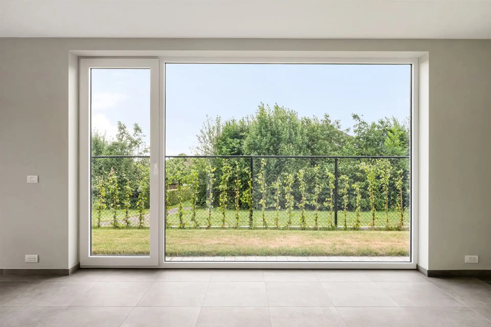 Topgelegen grote woning met 4 slk, omheinde tuin en garage. foto 6