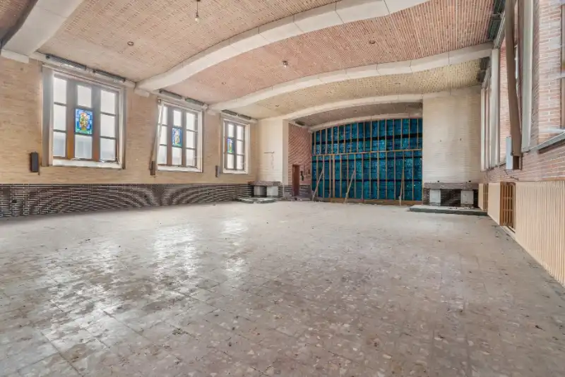 Unieke kapel hartje Lokeren met uitzonderlijk potentieel! Een plek vol karakter, stijlen uitstraling. foto 9