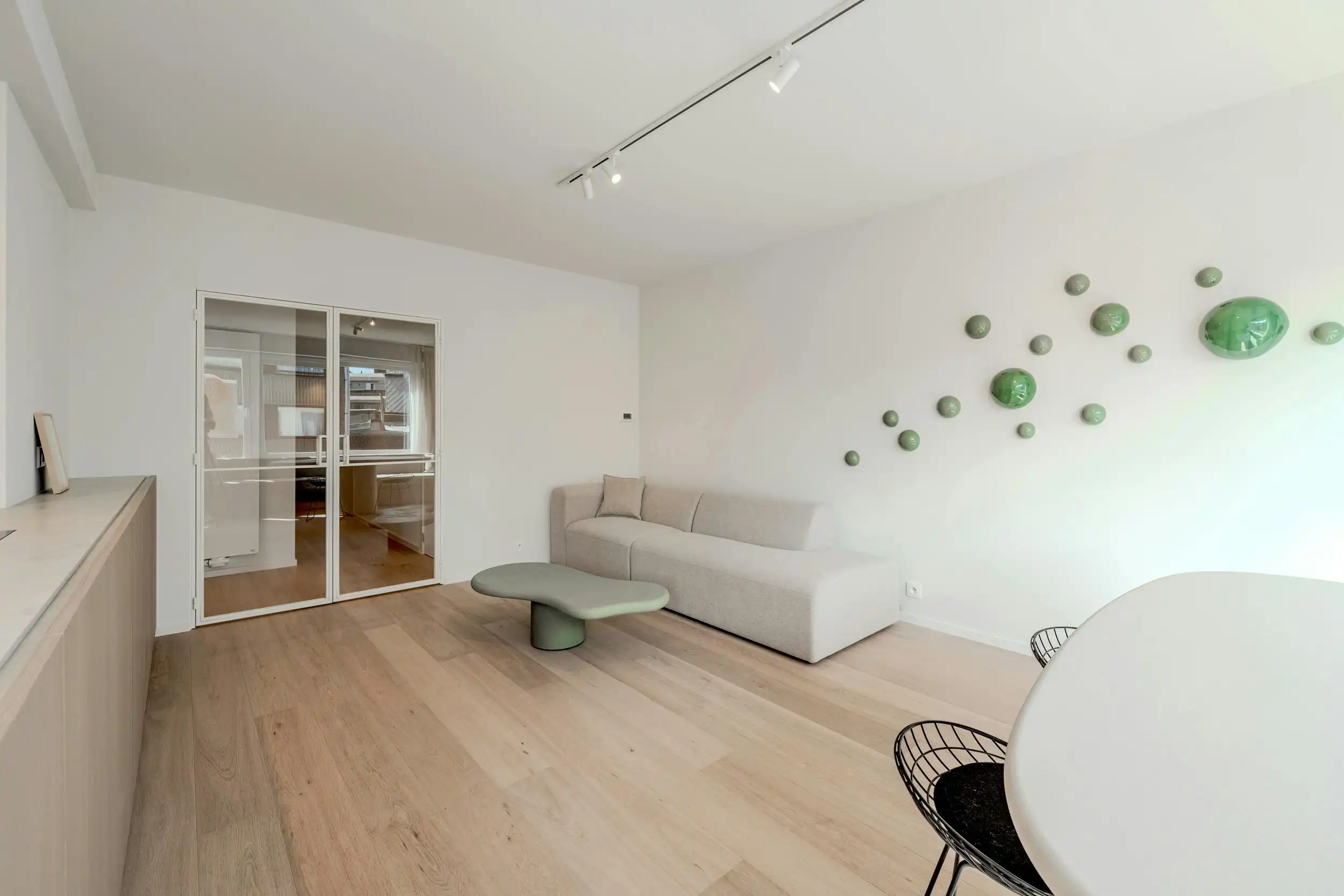 Luxueus gerenoveerd 2-slaapkamerappartement te Oostende foto 3