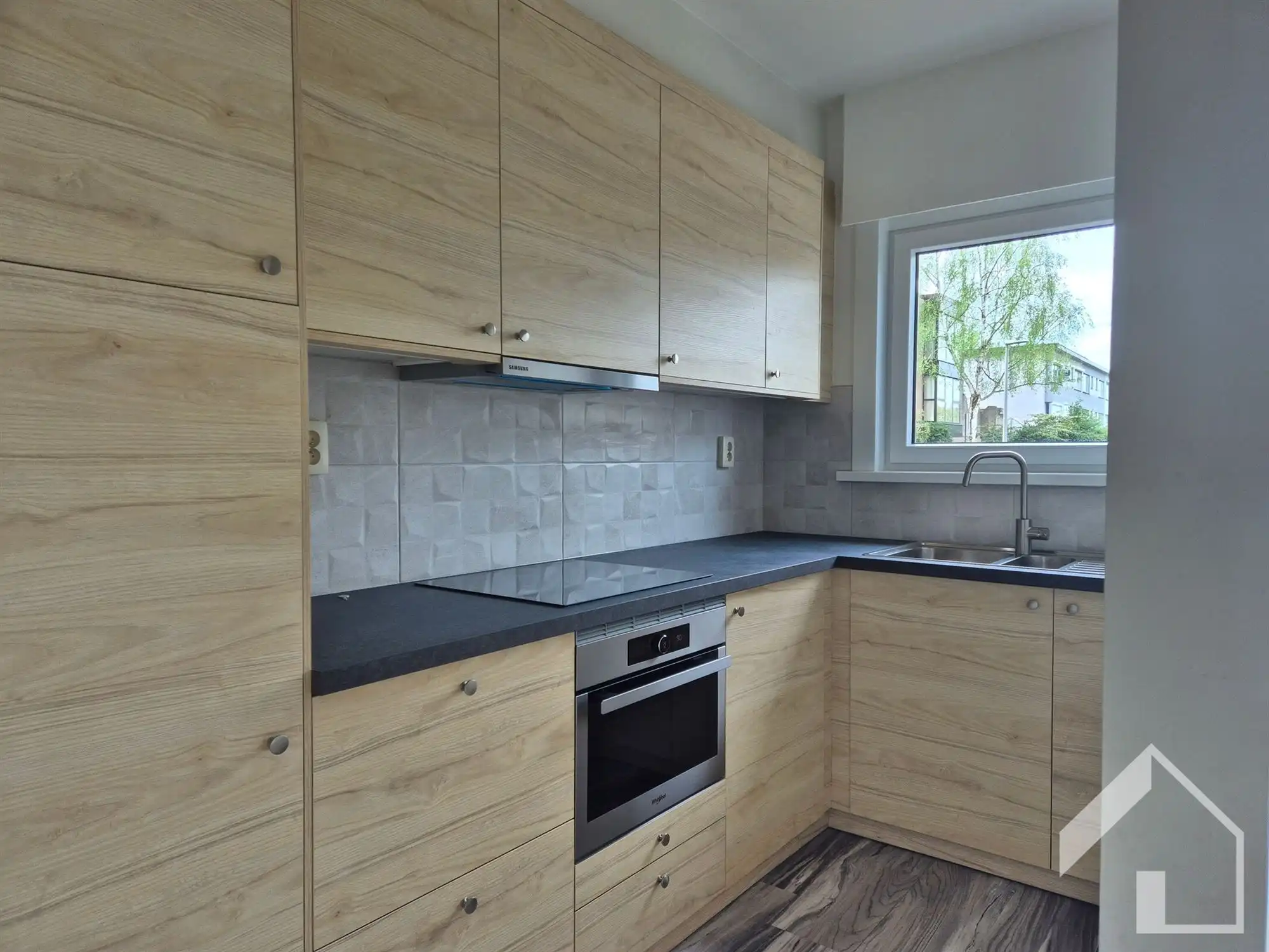 gelijkvloersappartement met 2 slaapkamers, tuin en garage foto 2