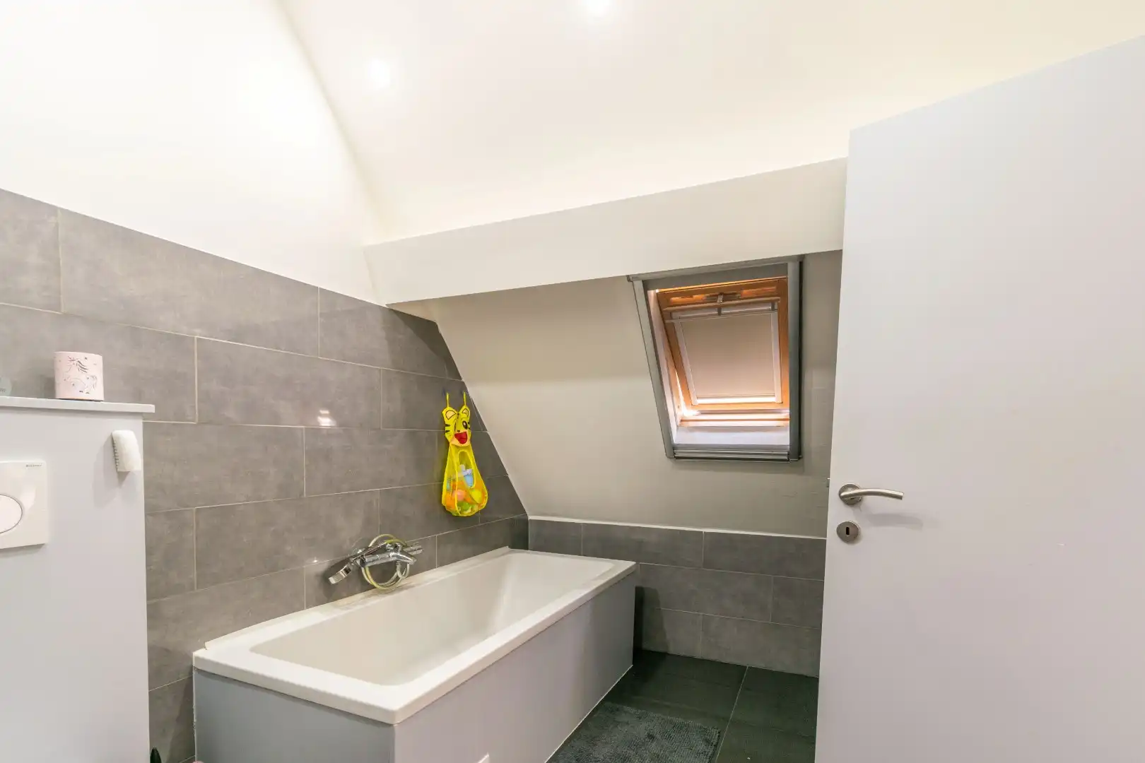 GERENOVEERDE WONING (EPC: B) MET 3 SLP + 2BDK ! foto 15