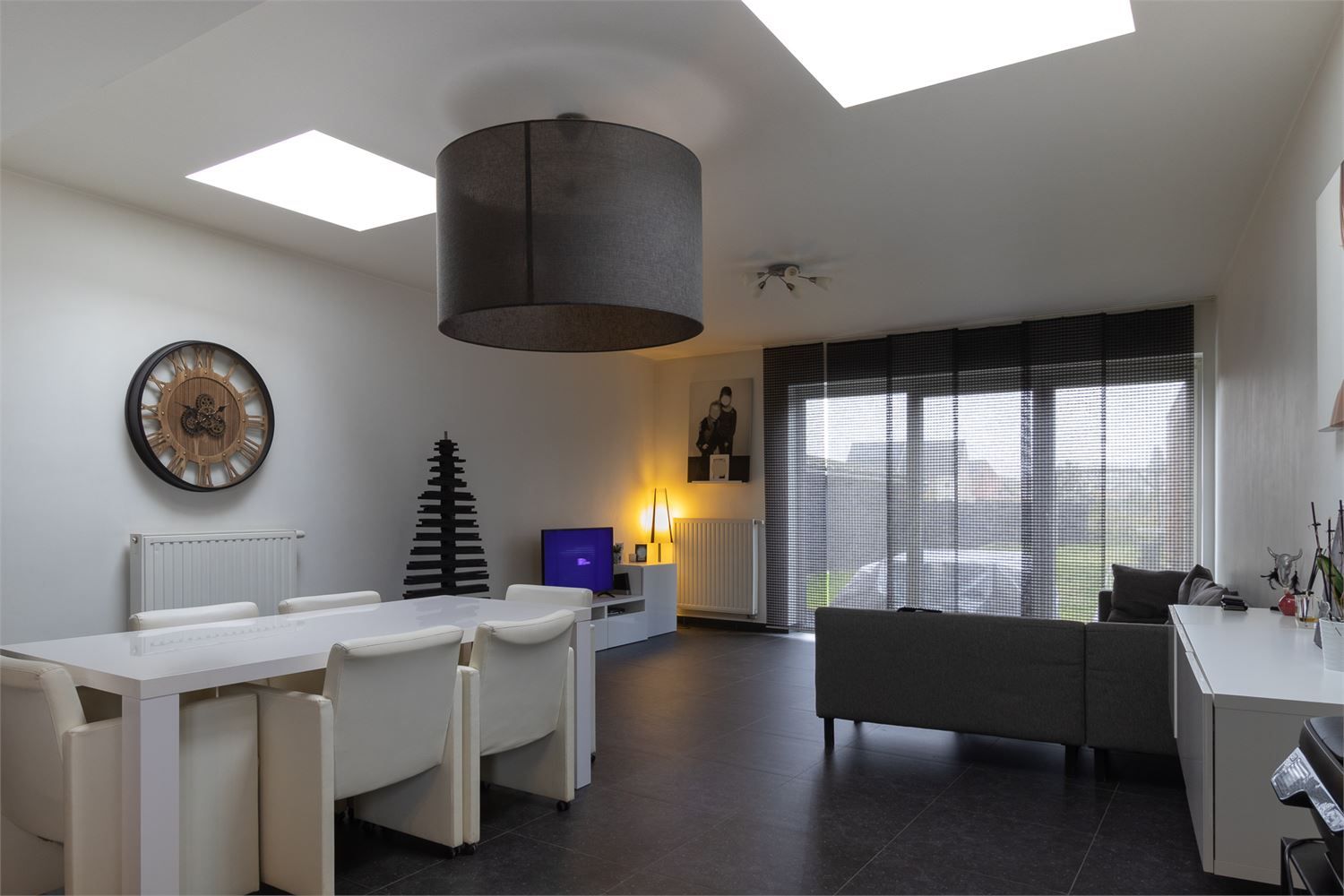 Genk, Leemstraat 28: Moderne, energiezuinige woning met 3 slaapkamers, tuin, carport, tuinberging,... foto 7
