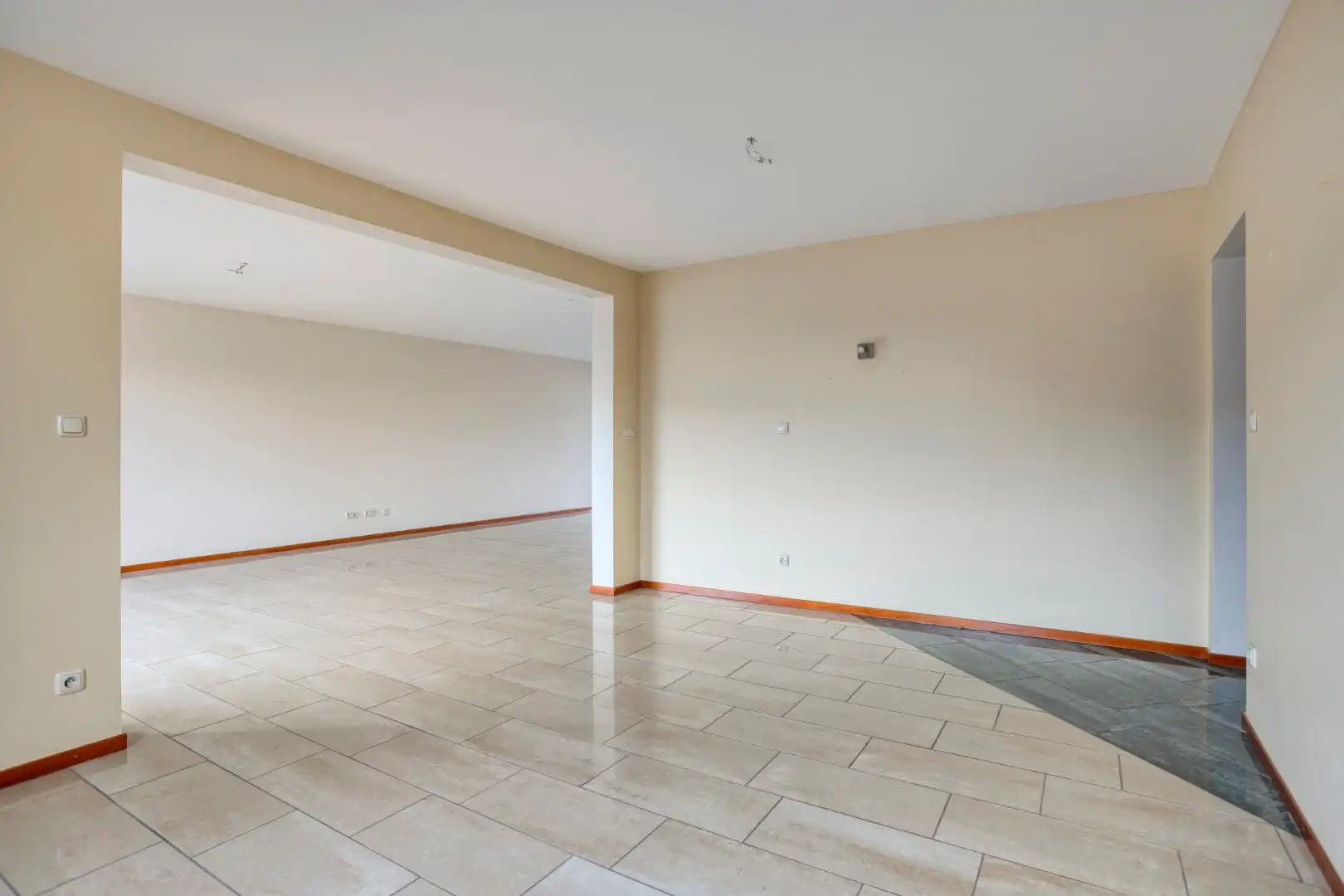 APPARTEMENT VAN 175m² MET 2 SLAAPKAMERS, 2 TERRASSEN en GESLOTEN GARAGE IN LANAKEN CENTRUM !  foto 7