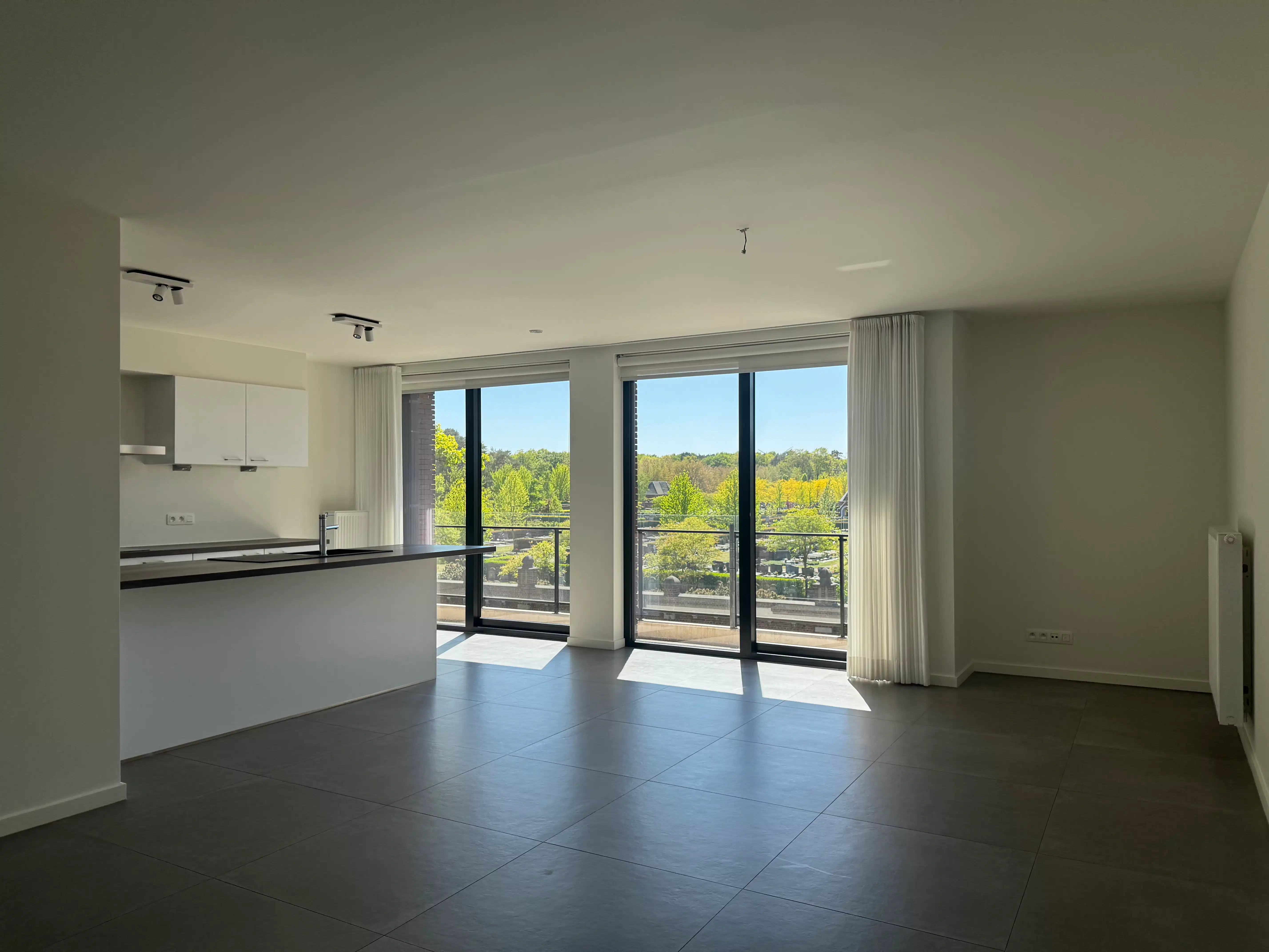 Ruim 2-slaapkamer appartement nabij centrum Genk foto 4