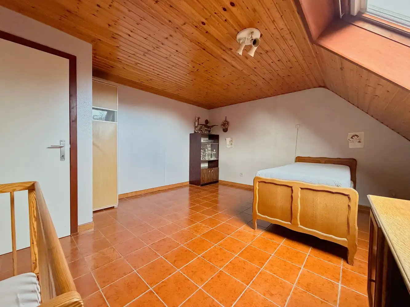 Ruime gezinswoning (4 slpks) op prachtig perceel van 1083m²! foto 8