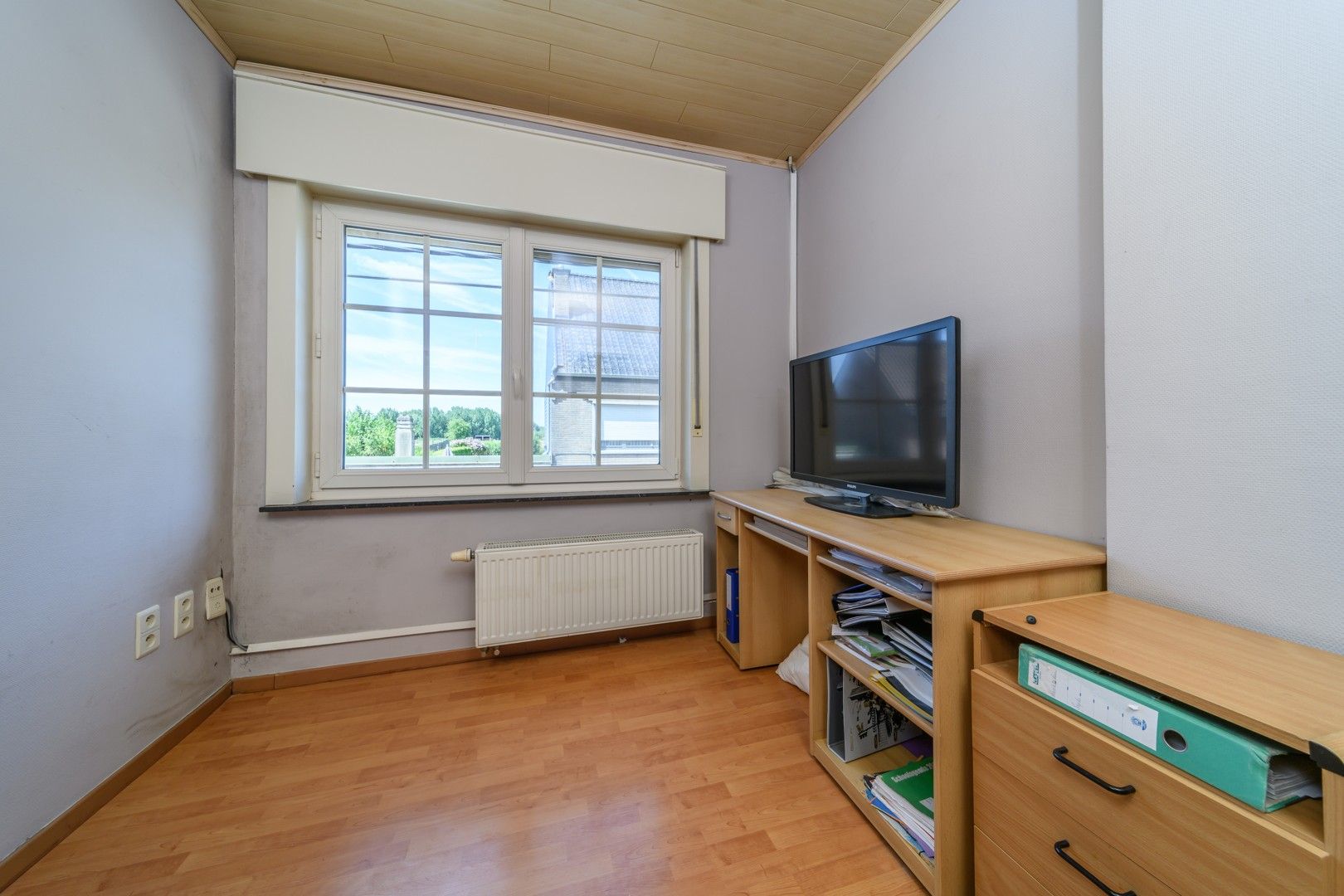 Gunstig gelegen,  ruime op te frissen gezinswoning foto 13