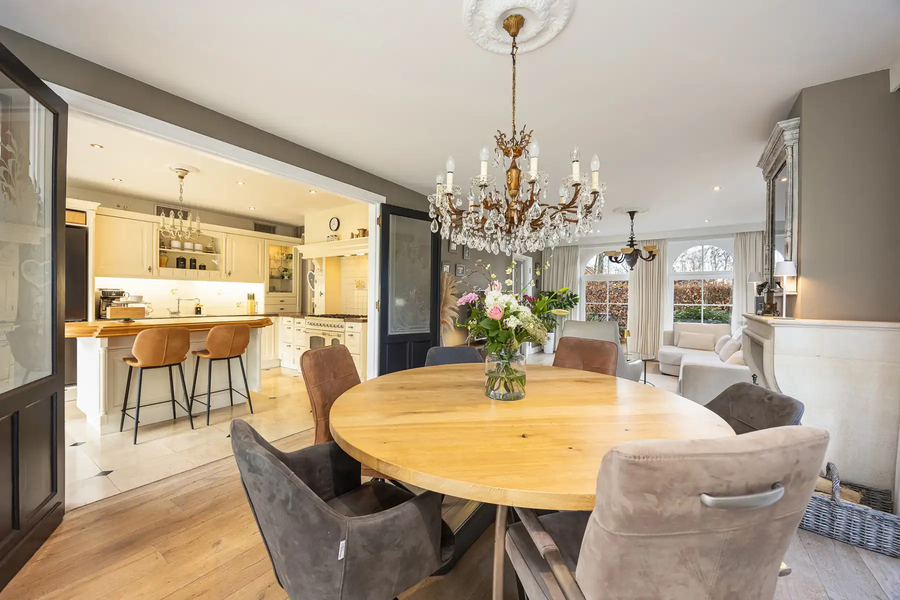 Laagbouwwoning op ca 729 m². foto 5