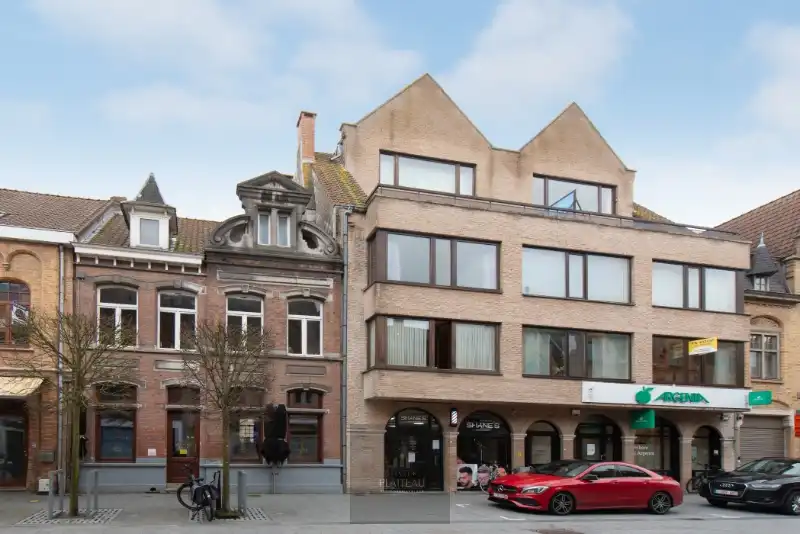 Prachtig appartement met 3 slpk en grote terrassen, zeer centraal gelegen te Nieuwpoort-Stad op slechts 150m van de markt. foto 4