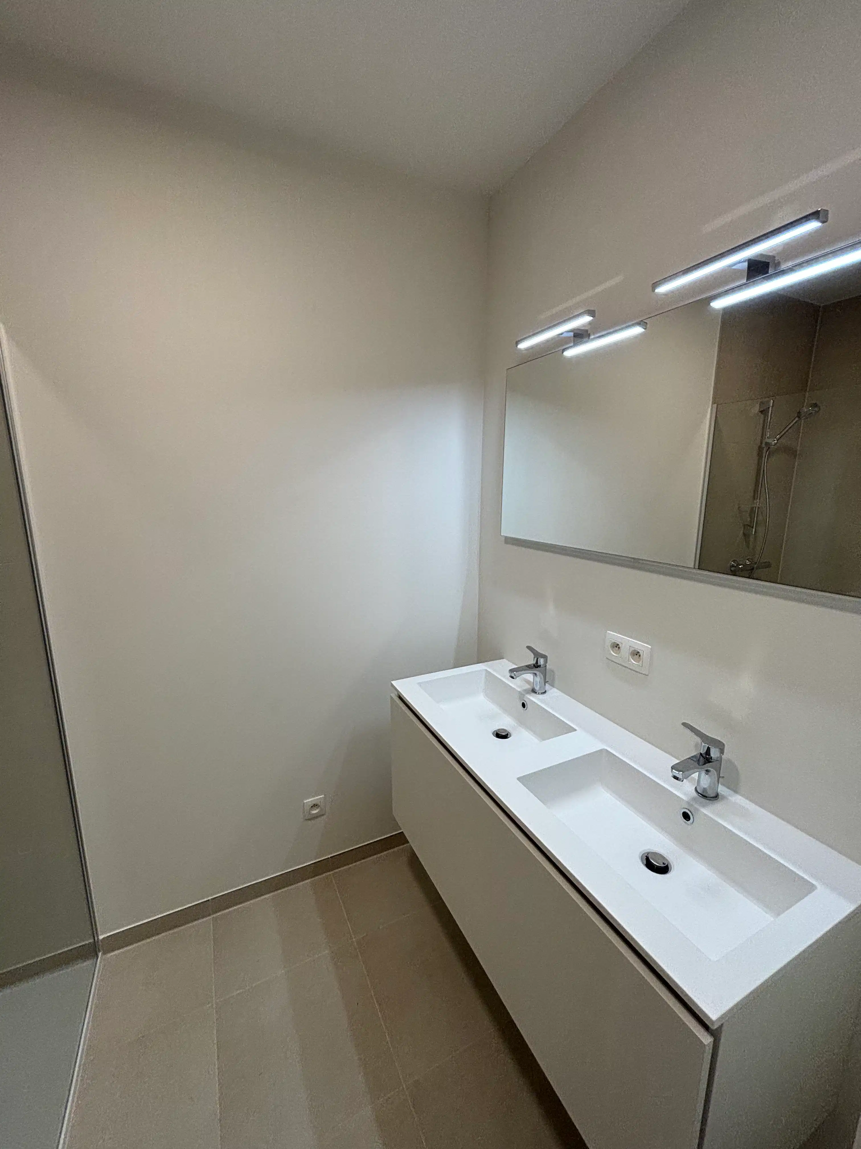 Modern Wonen & Werken: Luxueus Nieuwbouwappartement met 2 Slaapkamers en Bureau foto 7