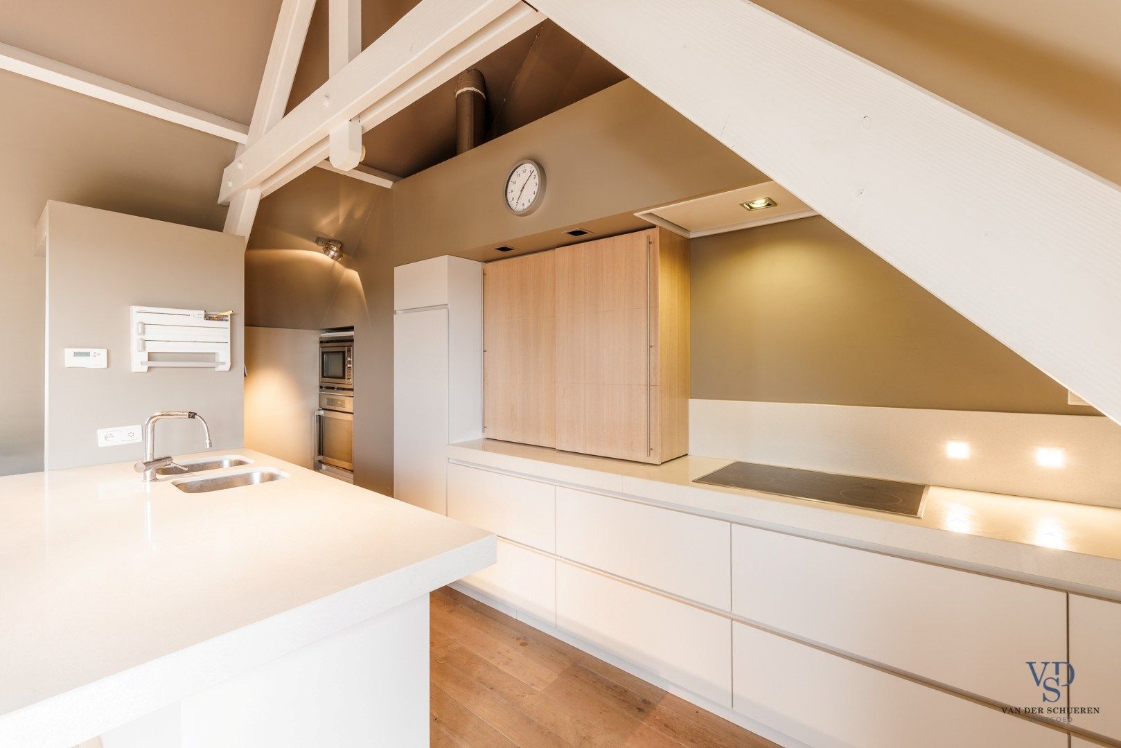 Ruim en stijlvol duplex appartement met twee terrassen foto {{pictureIndex}}