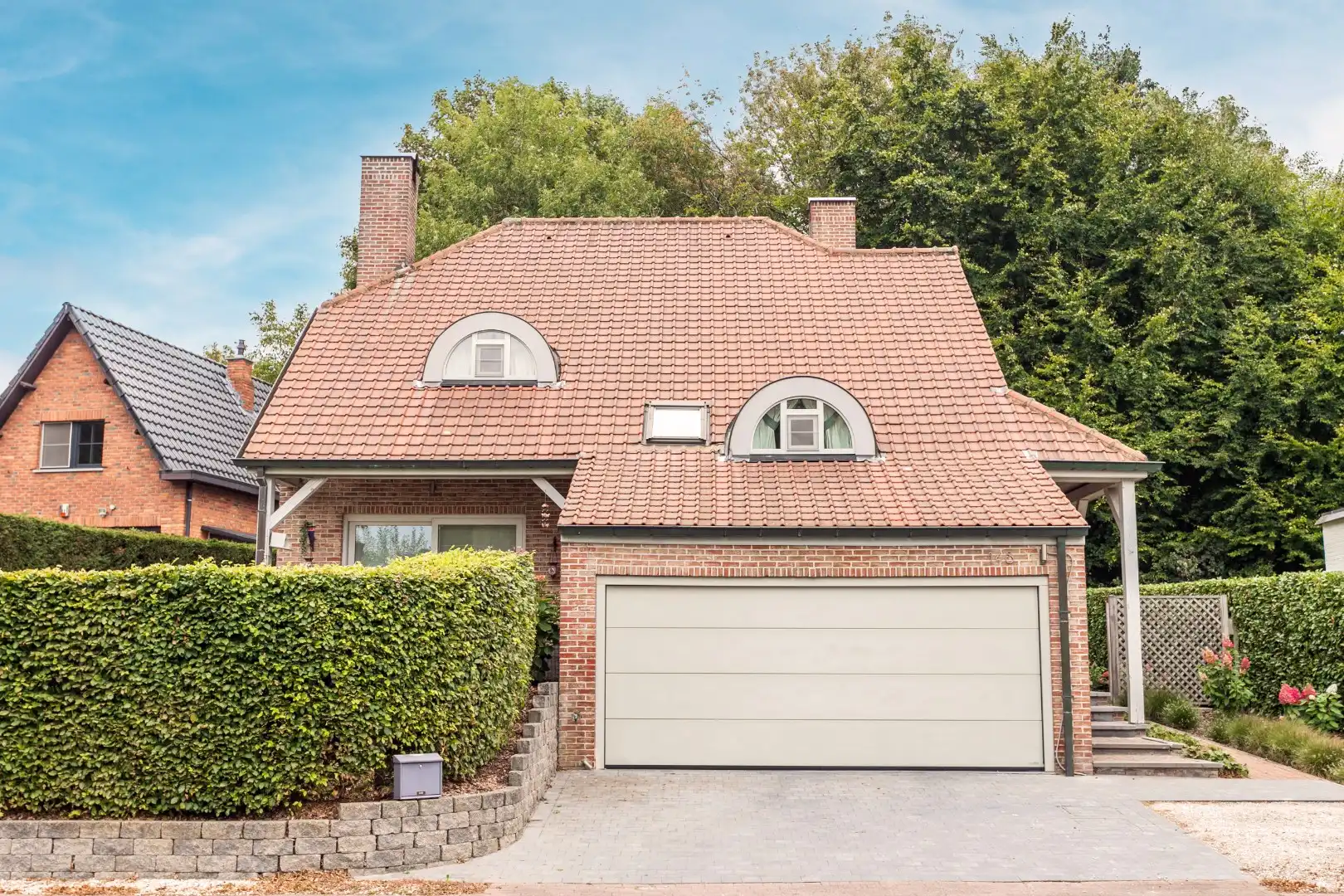 Instapklare woning met 5 slaapkamers op een toplocatie te Alsemberg foto {{pictureIndex}}
