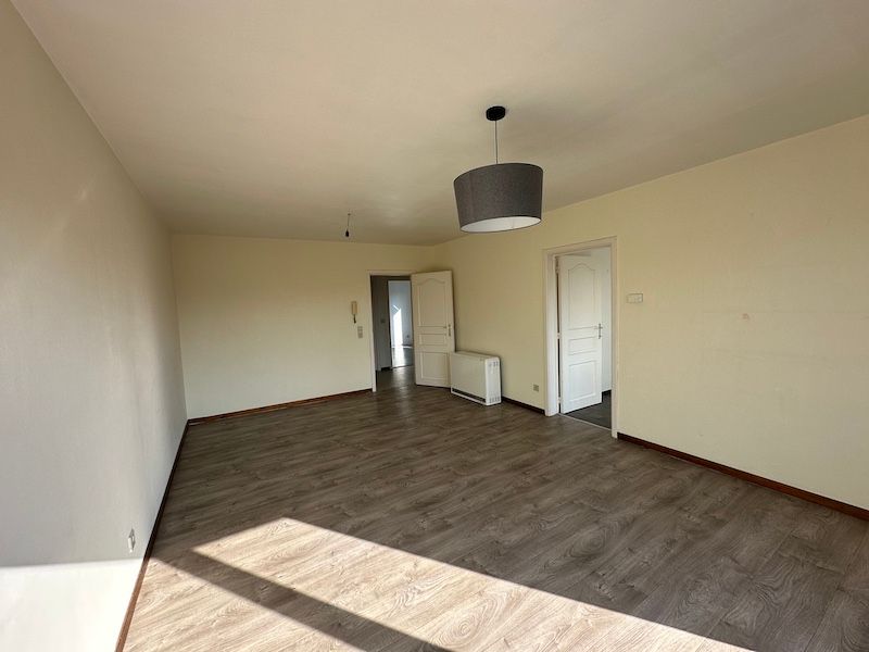🏡 TE HUUR: Ruim appartement met 3 slaapkamers & garage in Wondelgem! 🚗 foto 3