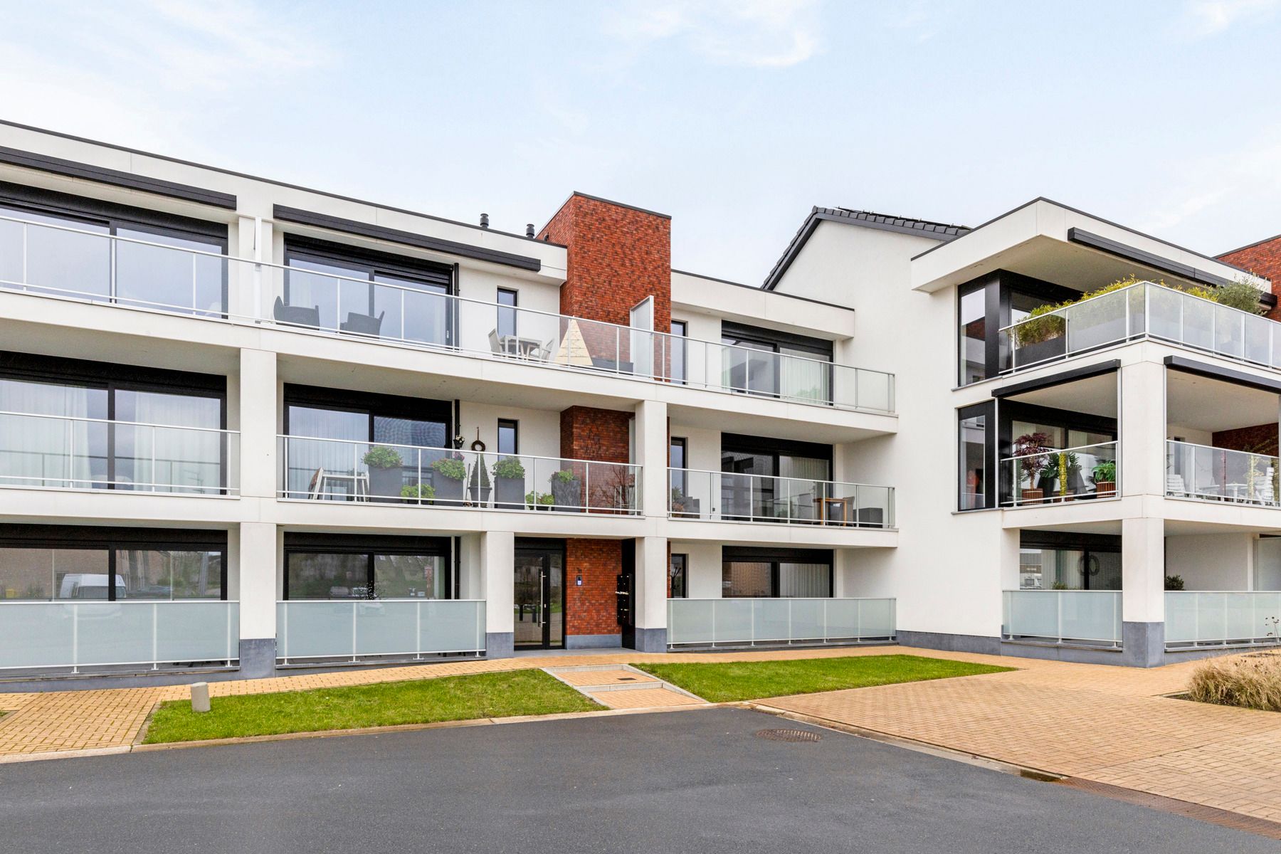Recent appartement met ruime garagebox te BERLAAR foto 2