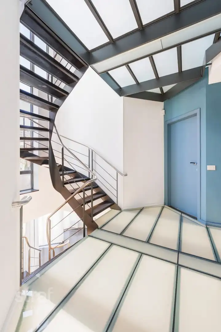 Ruim (en ook groot) huis op Linkeroever&nbsp;met praktijkruimte/ studio foto 15