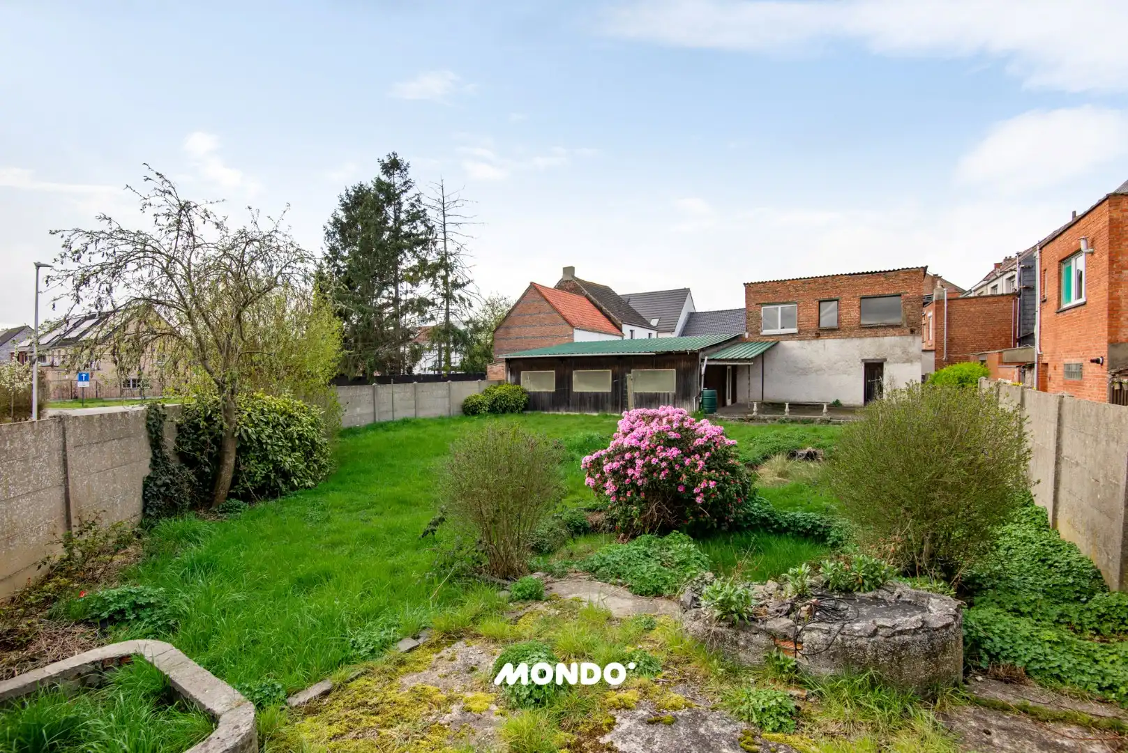 Hoofdfoto van de publicatie: Karaktervolle woning met atelier en riante tuin in Niel