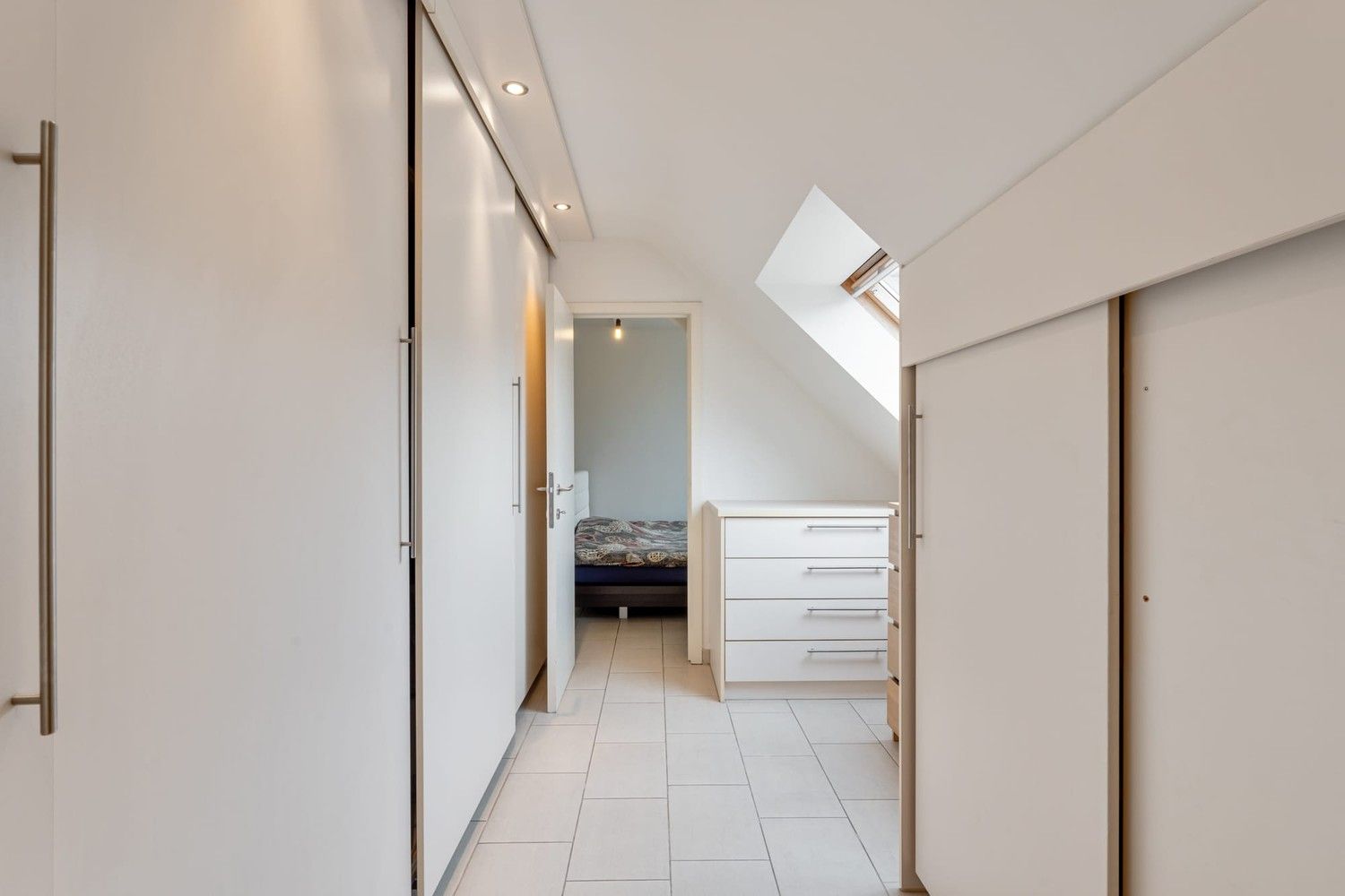 Instapklaar duplexappartement met prachtig groen zicht nabij centrum Bilzen! foto 14